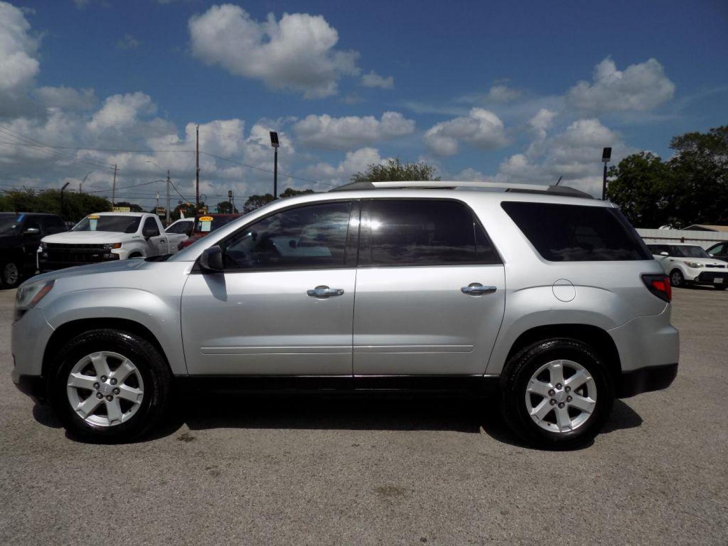 2014 SILVER GMC ACADIA SLE (1GKKRNED8EJ) with an 3.6L engine, Automatic transmission, located at 830 E. Canino Rd., Houston, TX, 77037, (281) 405-0440, 38.358219, -81.729942 - Photo#2