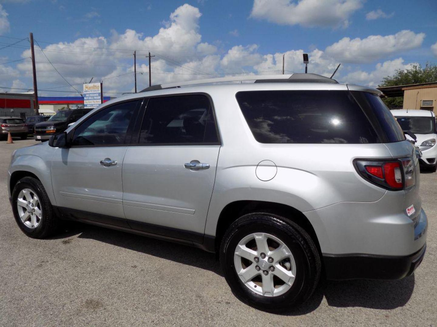 2014 SILVER GMC ACADIA SLE (1GKKRNED8EJ) with an 3.6L engine, Automatic transmission, located at 830 E. Canino Rd., Houston, TX, 77037, (281) 405-0440, 38.358219, -81.729942 - Photo#3