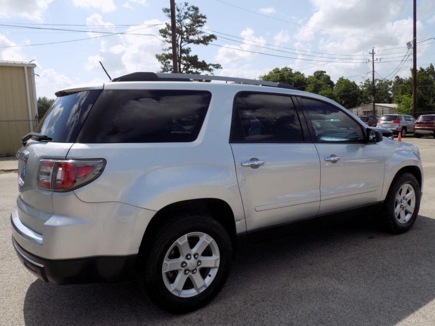 2014 SILVER GMC ACADIA SLE (1GKKRNED8EJ) with an 3.6L engine, Automatic transmission, located at 830 E. Canino Rd., Houston, TX, 77037, (281) 405-0440, 38.358219, -81.729942 - Photo#5