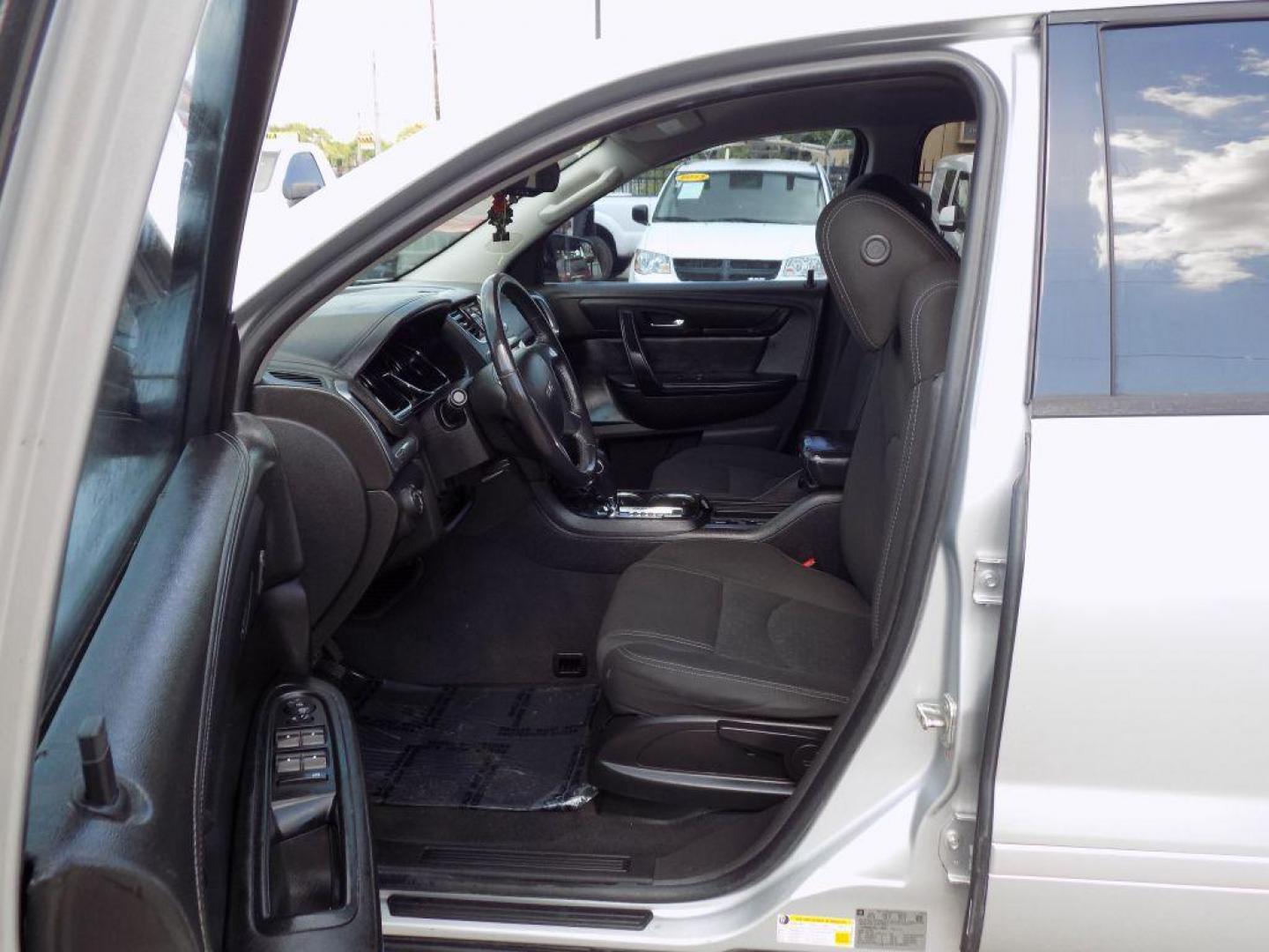 2014 SILVER GMC ACADIA SLE (1GKKRNED8EJ) with an 3.6L engine, Automatic transmission, located at 830 E. Canino Rd., Houston, TX, 77037, (281) 405-0440, 38.358219, -81.729942 - Photo#8