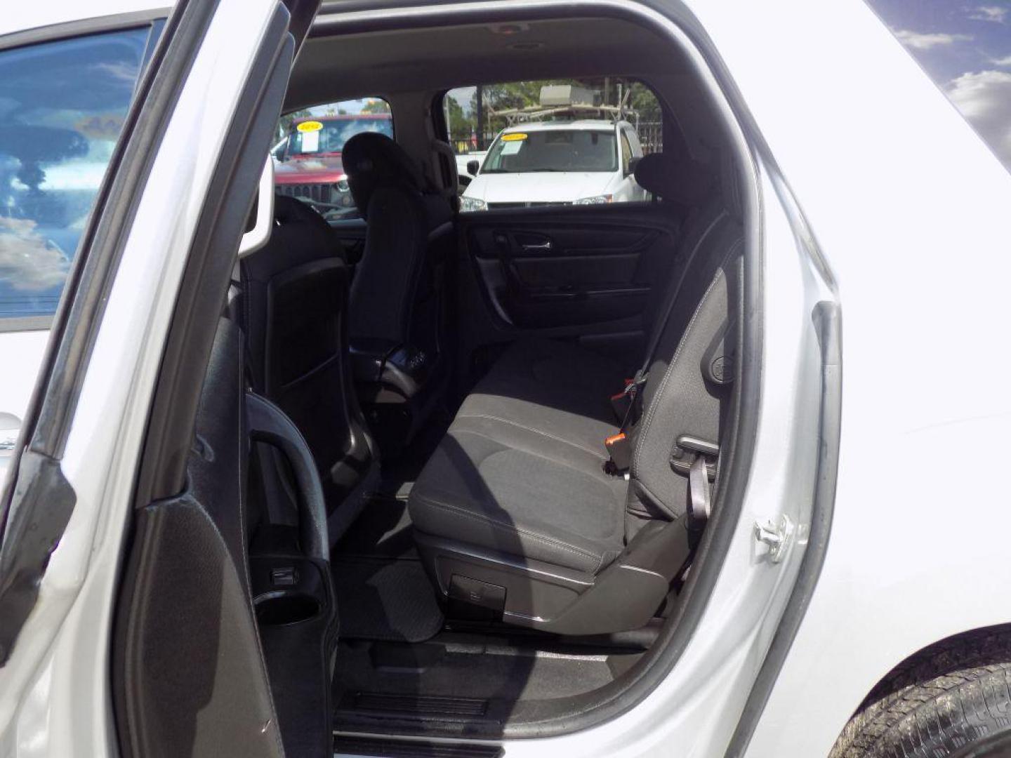 2014 SILVER GMC ACADIA SLE (1GKKRNED8EJ) with an 3.6L engine, Automatic transmission, located at 830 E. Canino Rd., Houston, TX, 77037, (281) 405-0440, 38.358219, -81.729942 - Photo#9
