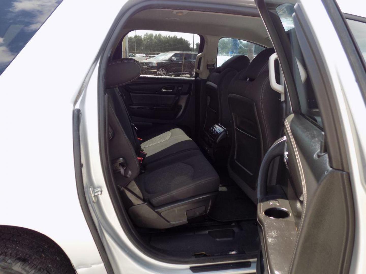 2014 SILVER GMC ACADIA SLE (1GKKRNED8EJ) with an 3.6L engine, Automatic transmission, located at 830 E. Canino Rd., Houston, TX, 77037, (281) 405-0440, 38.358219, -81.729942 - Photo#10