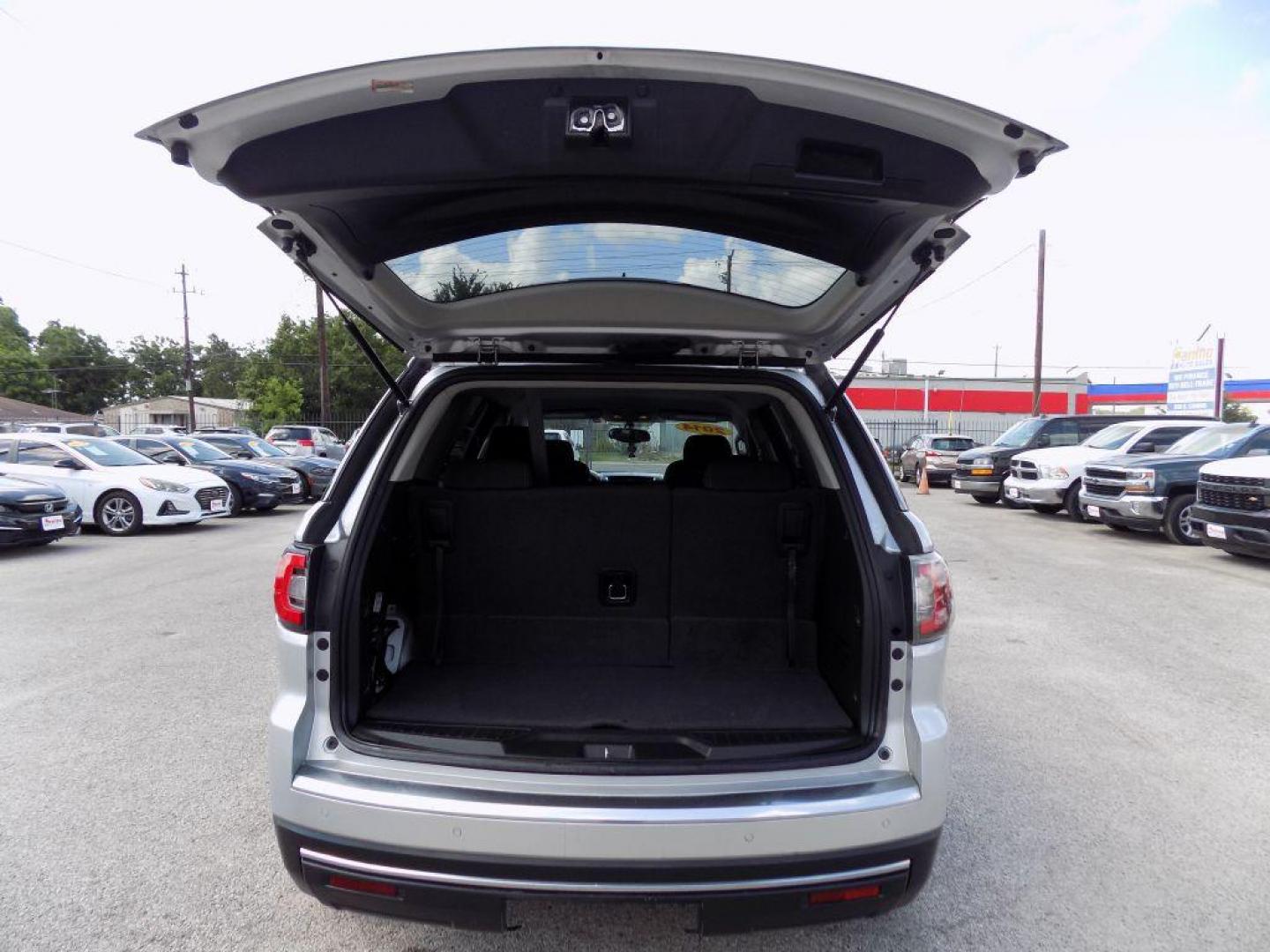 2014 SILVER GMC ACADIA SLE (1GKKRNED8EJ) with an 3.6L engine, Automatic transmission, located at 830 E. Canino Rd., Houston, TX, 77037, (281) 405-0440, 38.358219, -81.729942 - Photo#11