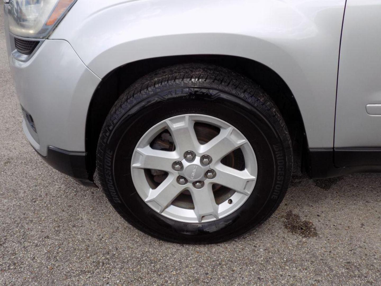 2014 SILVER GMC ACADIA SLE (1GKKRNED8EJ) with an 3.6L engine, Automatic transmission, located at 830 E. Canino Rd., Houston, TX, 77037, (281) 405-0440, 38.358219, -81.729942 - Photo#20