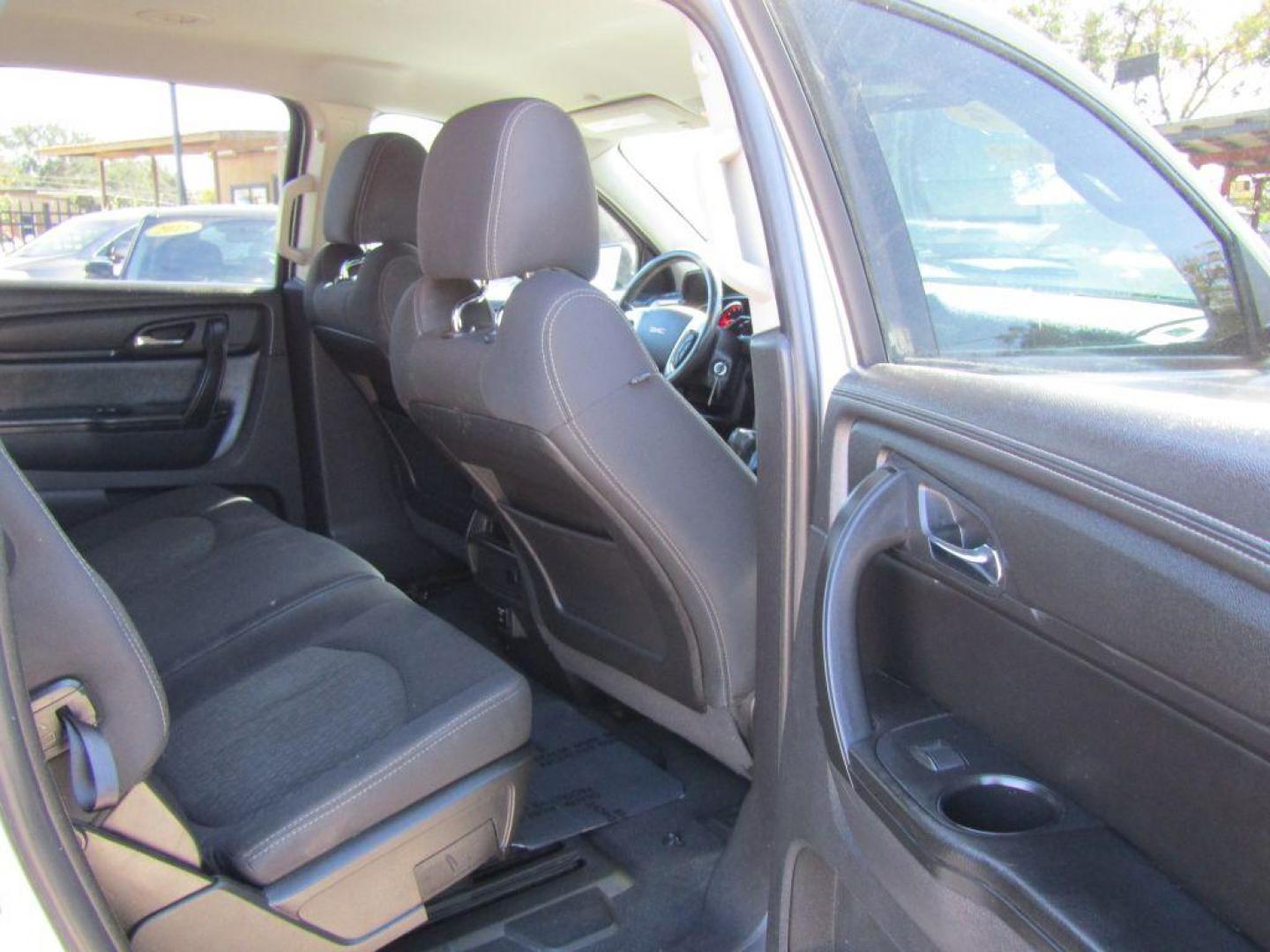 2014 SILVER GMC ACADIA SLE (1GKKRNED8EJ) with an 3.6L engine, Automatic transmission, located at 830 E. Canino Rd., Houston, TX, 77037, (281) 405-0440, 38.358219, -81.729942 - Photo#9