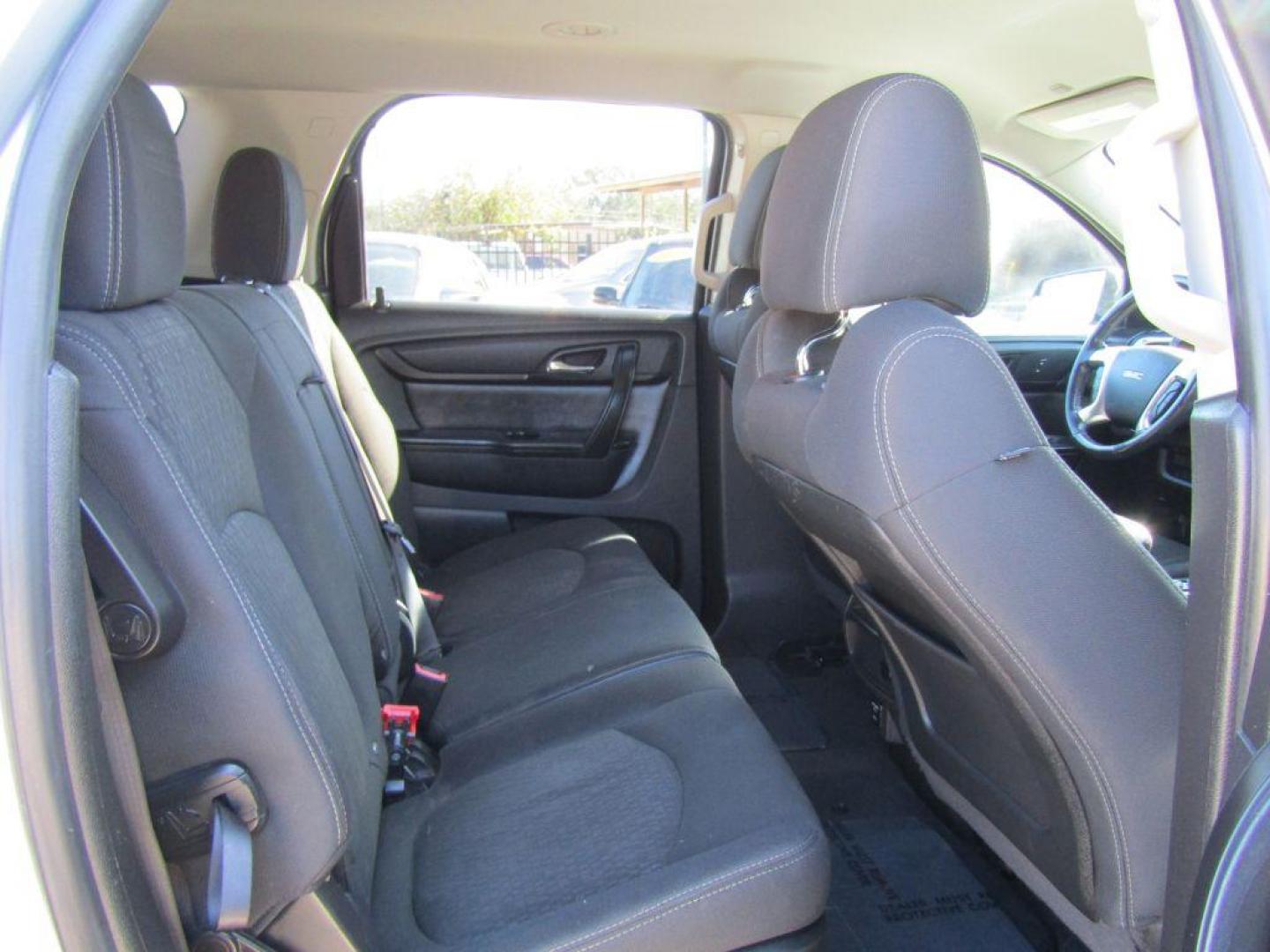 2014 SILVER GMC ACADIA SLE (1GKKRNED8EJ) with an 3.6L engine, Automatic transmission, located at 830 E. Canino Rd., Houston, TX, 77037, (281) 405-0440, 38.358219, -81.729942 - Photo#10