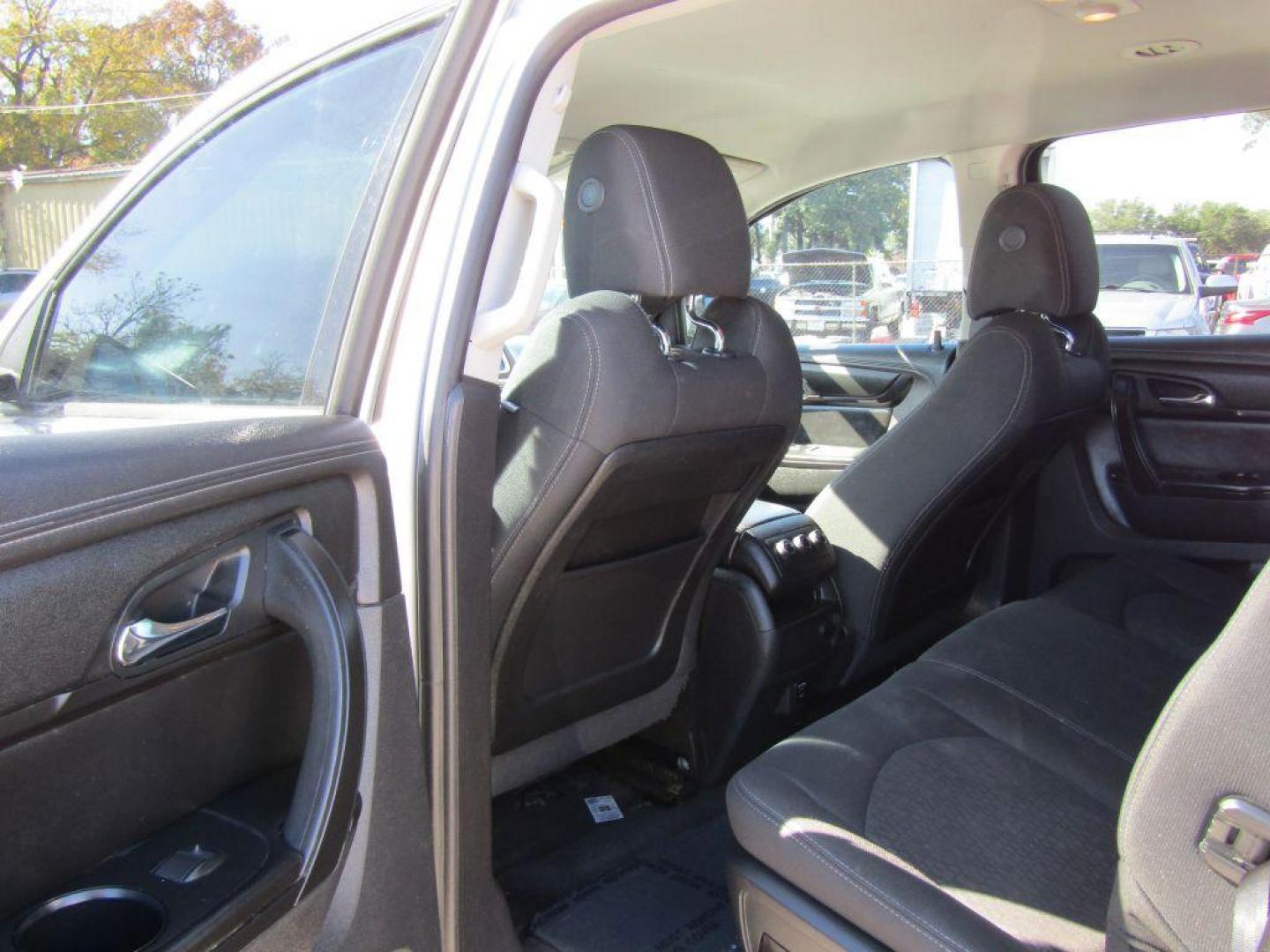 2014 SILVER GMC ACADIA SLE (1GKKRNED8EJ) with an 3.6L engine, Automatic transmission, located at 830 E. Canino Rd., Houston, TX, 77037, (281) 405-0440, 38.358219, -81.729942 - Photo#12
