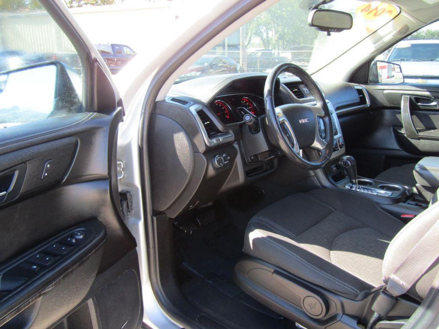 2014 SILVER GMC ACADIA SLE (1GKKRNED8EJ) with an 3.6L engine, Automatic transmission, located at 830 E. Canino Rd., Houston, TX, 77037, (281) 405-0440, 38.358219, -81.729942 - Photo#14
