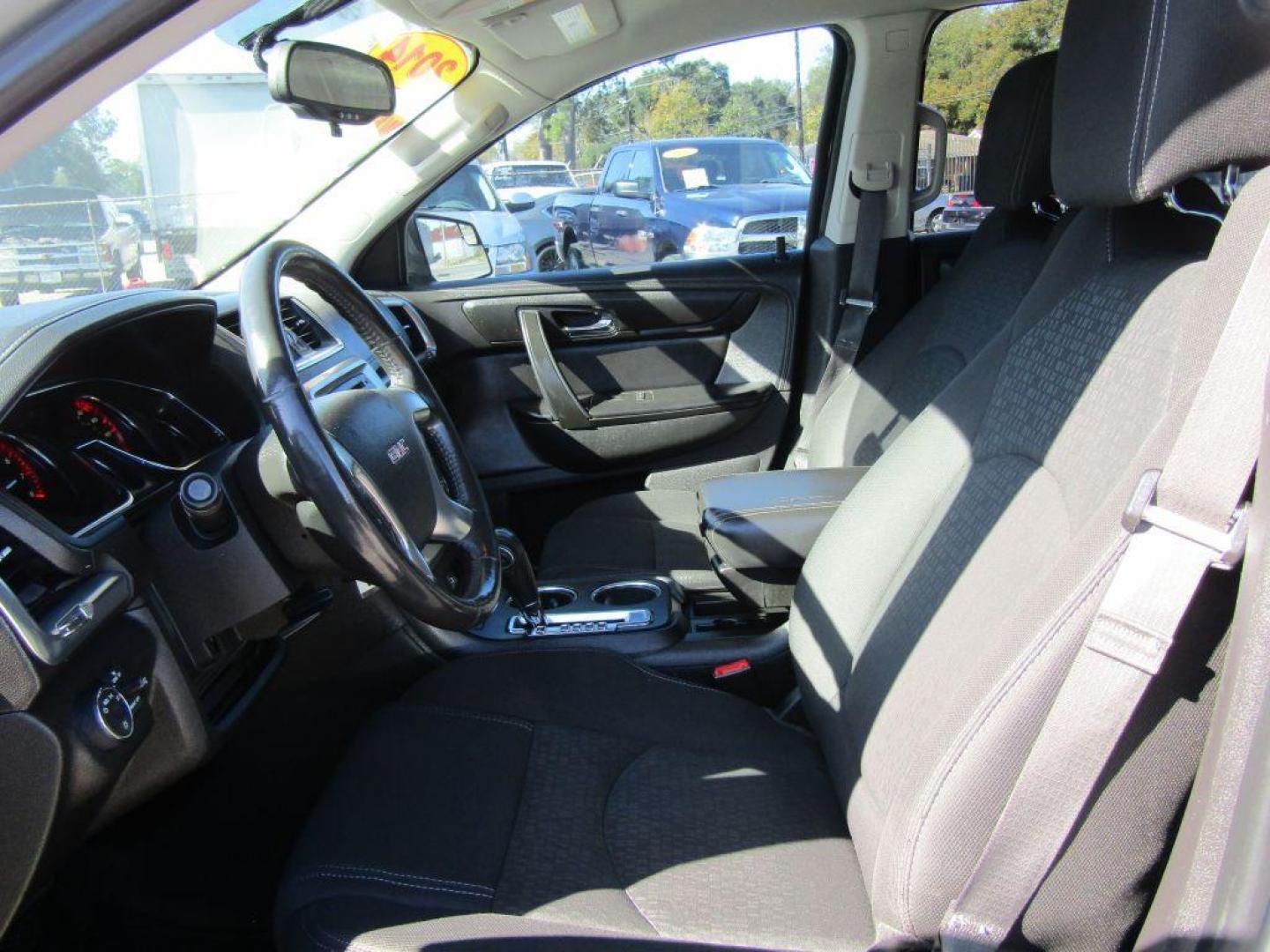 2014 SILVER GMC ACADIA SLE (1GKKRNED8EJ) with an 3.6L engine, Automatic transmission, located at 830 E. Canino Rd., Houston, TX, 77037, (281) 405-0440, 38.358219, -81.729942 - Photo#15