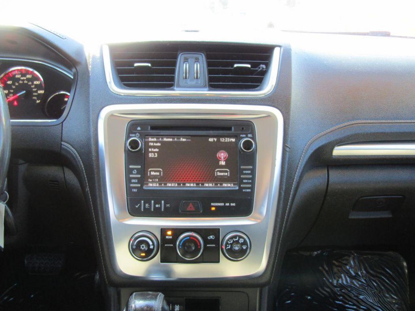 2014 SILVER GMC ACADIA SLE (1GKKRNED8EJ) with an 3.6L engine, Automatic transmission, located at 830 E. Canino Rd., Houston, TX, 77037, (281) 405-0440, 38.358219, -81.729942 - Photo#18