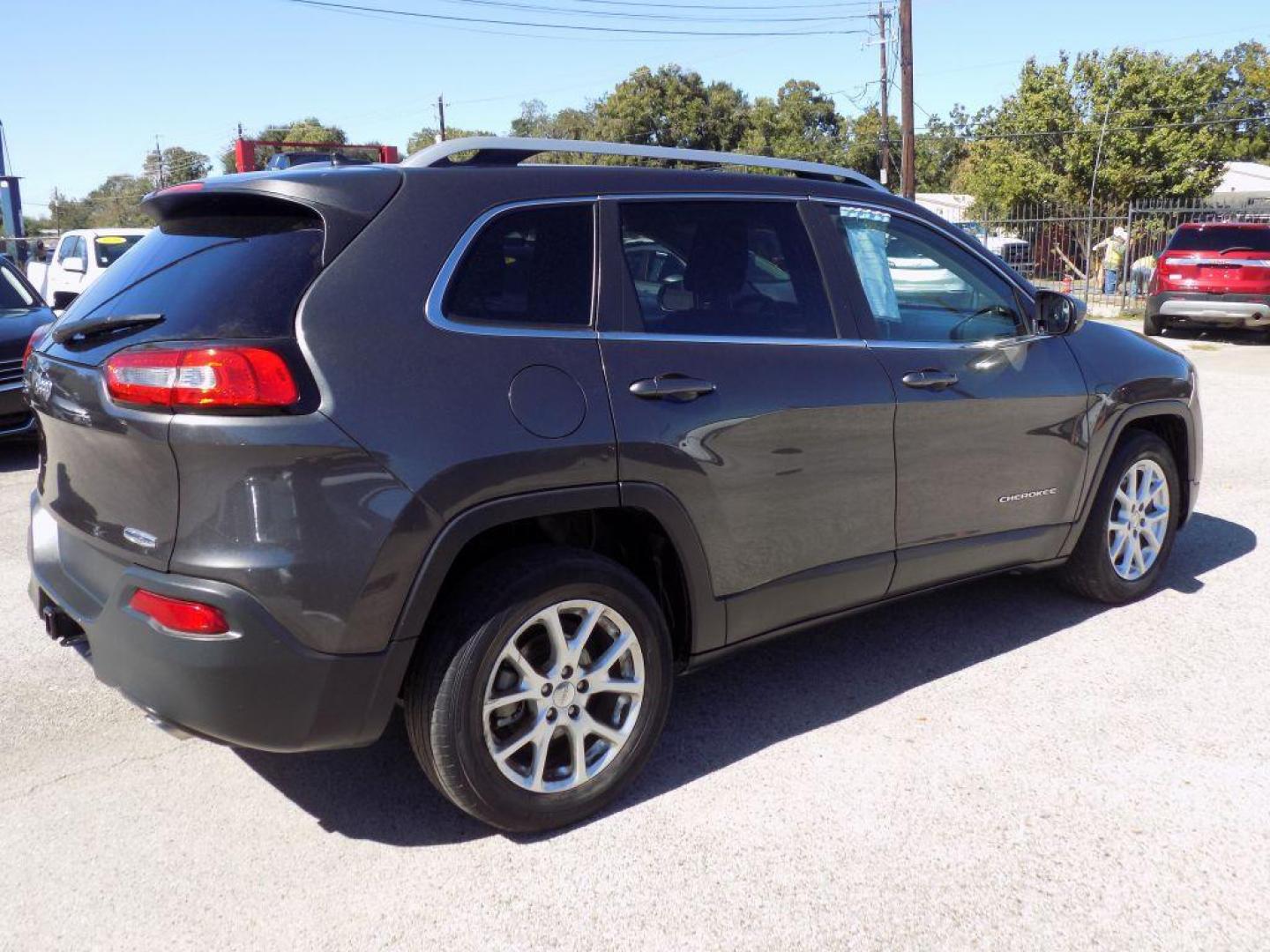 2014 GRAY JEEP CHEROKEE LATITUDE (1C4PJLCS3EW) with an 3.2L engine, Automatic transmission, located at 830 E. Canino Rd., Houston, TX, 77037, (281) 405-0440, 38.358219, -81.729942 - Photo#5
