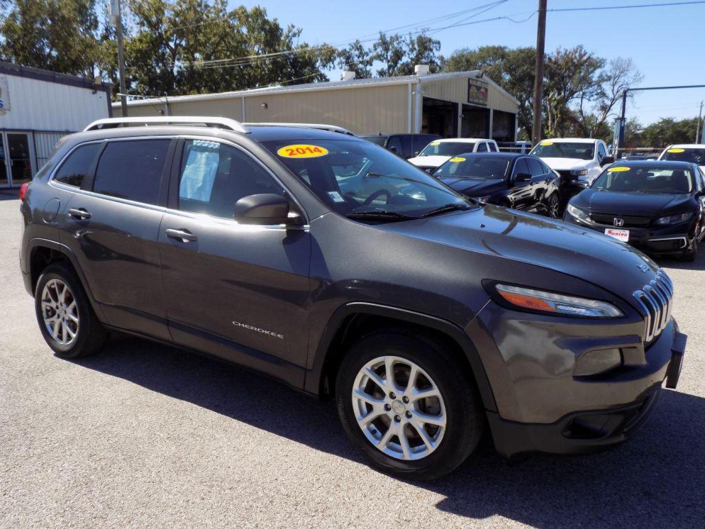 2014 GRAY JEEP CHEROKEE LATITUDE (1C4PJLCS3EW) with an 3.2L engine, Automatic transmission, located at 830 E. Canino Rd., Houston, TX, 77037, (281) 405-0440, 38.358219, -81.729942 - Photo#7