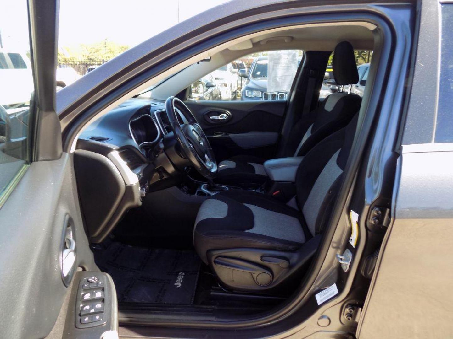 2014 GRAY JEEP CHEROKEE LATITUDE (1C4PJLCS3EW) with an 3.2L engine, Automatic transmission, located at 830 E. Canino Rd., Houston, TX, 77037, (281) 405-0440, 38.358219, -81.729942 - Photo#12