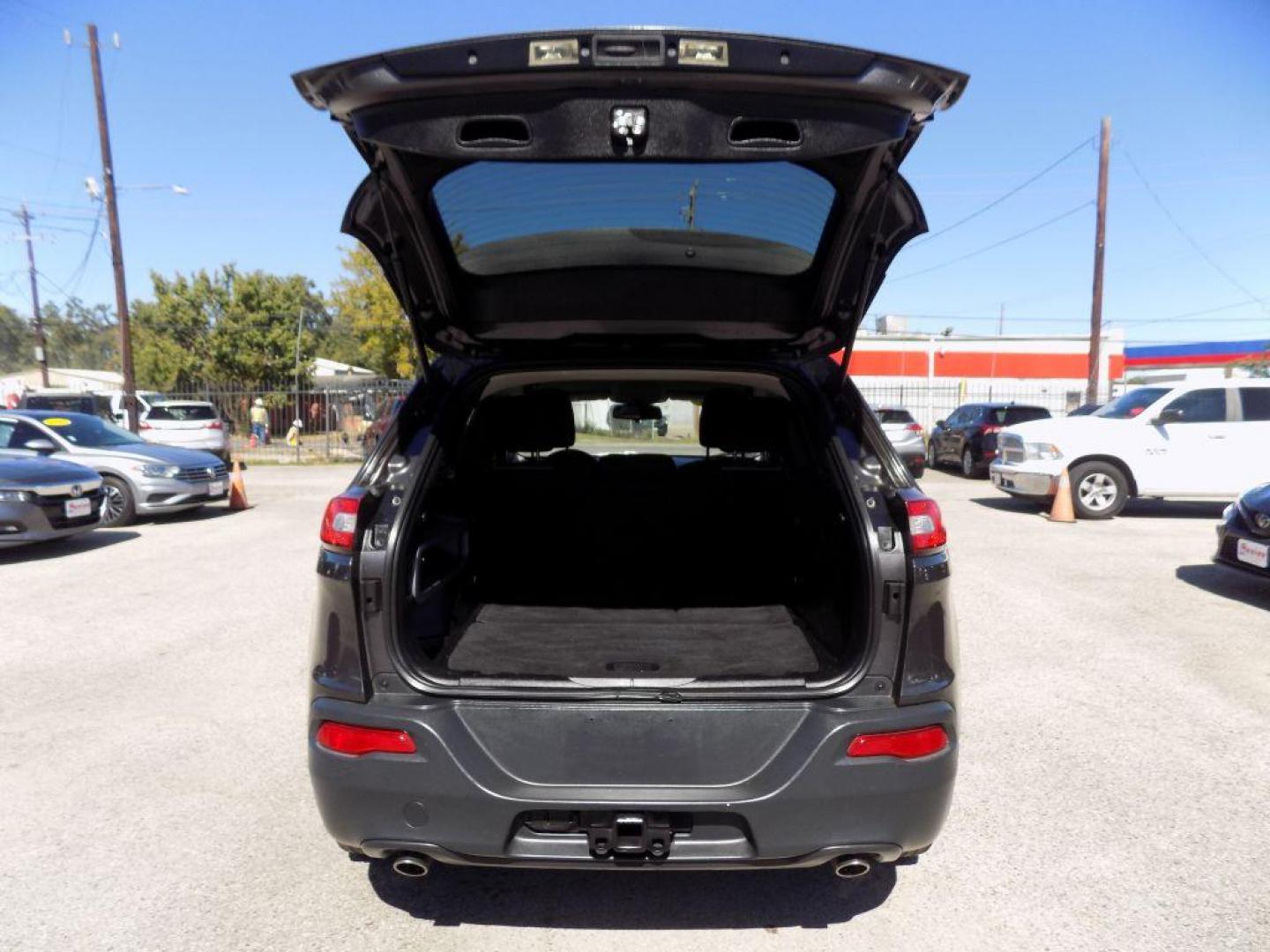 2014 GRAY JEEP CHEROKEE LATITUDE (1C4PJLCS3EW) with an 3.2L engine, Automatic transmission, located at 830 E. Canino Rd., Houston, TX, 77037, (281) 405-0440, 38.358219, -81.729942 - Photo#16