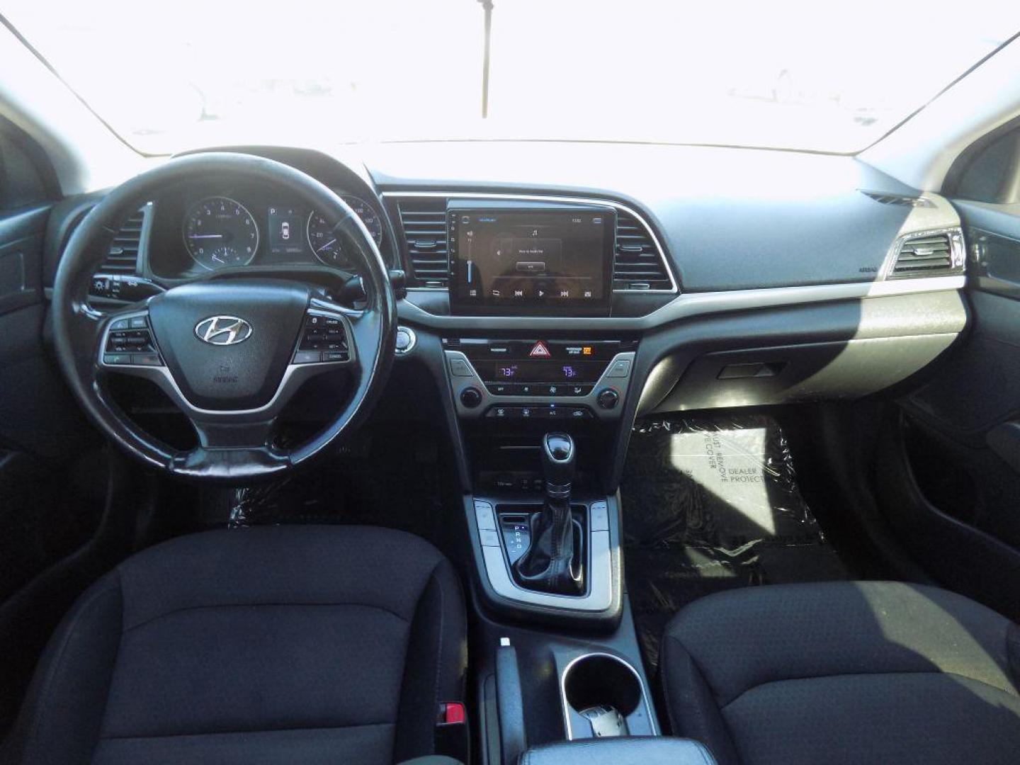2017 SILVER HYUNDAI ELANTRA SE (5NPD84LF3HH) with an 2.0L engine, Automatic transmission, located at 830 E. Canino Rd., Houston, TX, 77037, (281) 405-0440, 38.358219, -81.729942 - VENGA A VISITARNOS A CANINO AUTO SALES. ENTRE CAMINANDO Y SALGA MANEJANDO. APROVACION GARANTIZADA CON REQUISITOS MINIMOS! PREGUNTEN POR JESSICA, MAY, O CARRIE PARA SU APROBACION SEGURA. ??830 E CANINO RD HOUSTON TX 77037 ??(281) 405-0440 come visit us today!! walk in/ drive out in minutes! - Photo#12