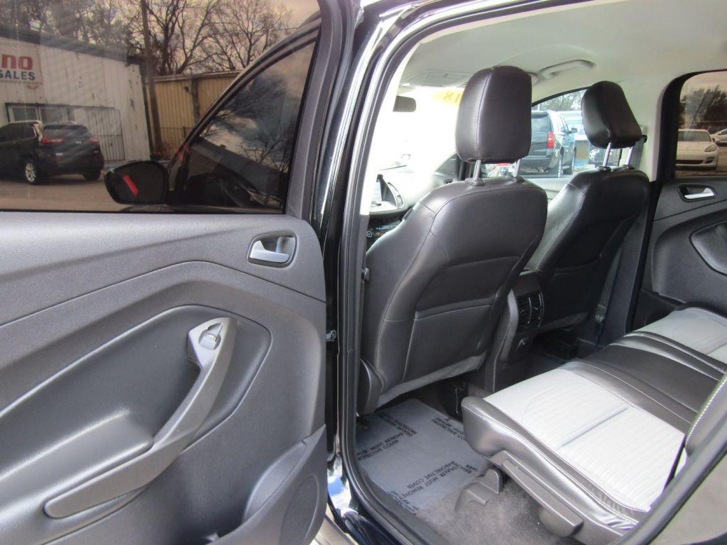 2018 BLACK FORD ESCAPE SE (1FMCU9GD2JU) with an 1.5L engine, Automatic transmission, located at 830 E. Canino Rd., Houston, TX, 77037, (281) 405-0440, 38.358219, -81.729942 - Photo#11