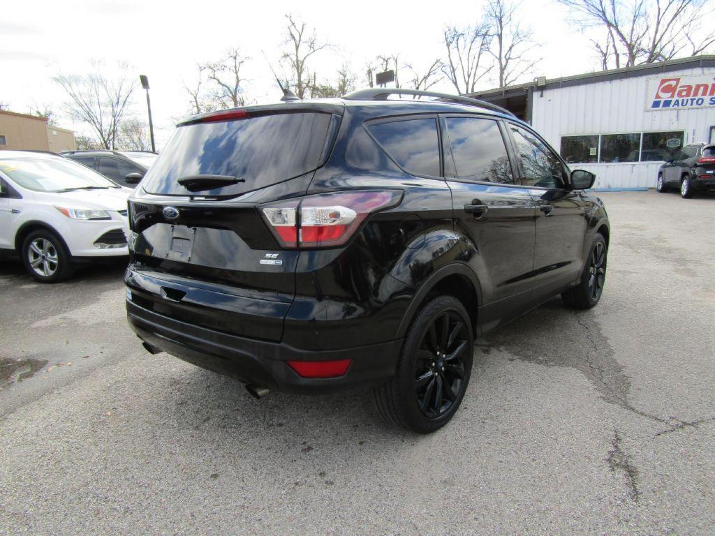 2018 BLACK FORD ESCAPE SE (1FMCU9GD2JU) with an 1.5L engine, Automatic transmission, located at 830 E. Canino Rd., Houston, TX, 77037, (281) 405-0440, 38.358219, -81.729942 - Photo#4