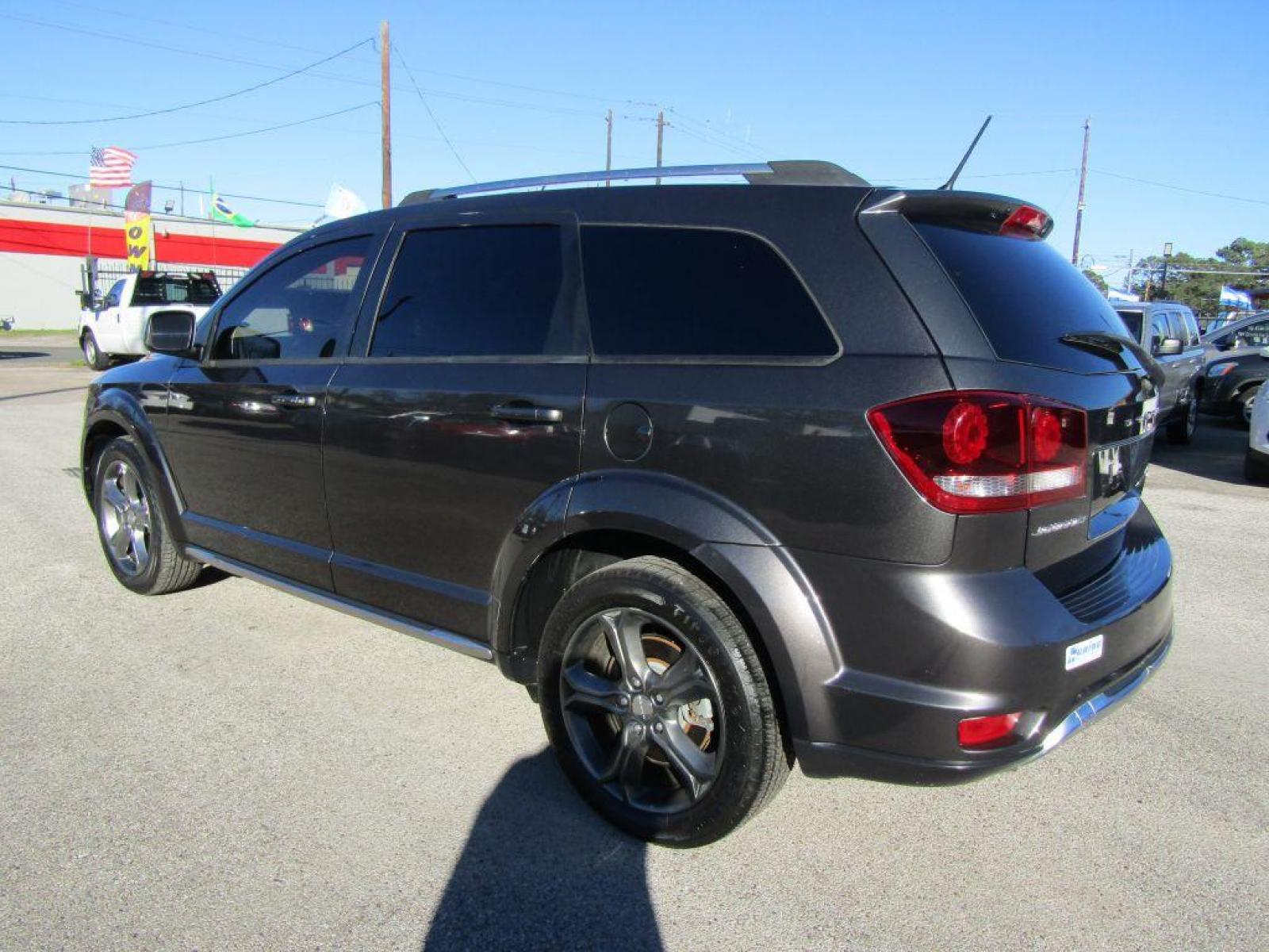 2017 GRAY DODGE JOURNEY CROSSROAD (3C4PDCGG0HT) with an 3.6L engine, Automatic transmission, located at 830 E. Canino Rd., Houston, TX, 77037, (281) 405-0440, 38.358219, -81.729942 - Photo #4