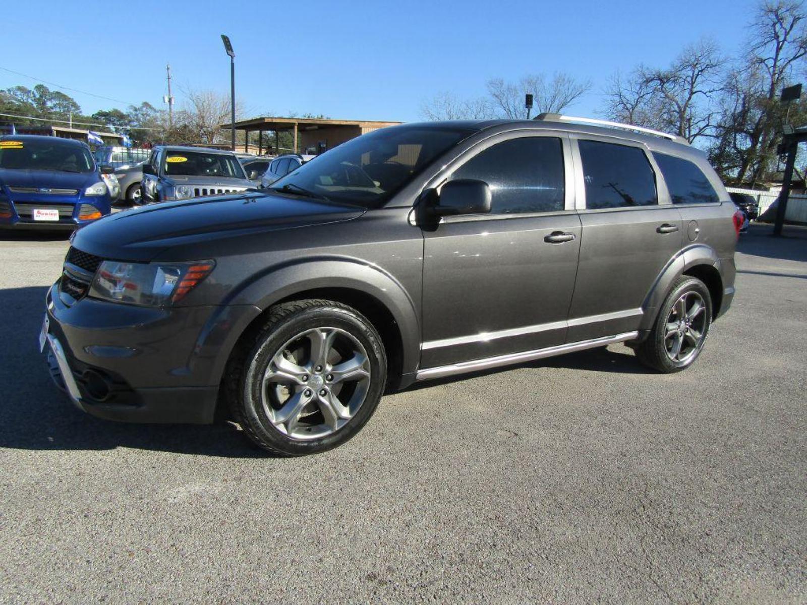 2017 GRAY DODGE JOURNEY CROSSROAD (3C4PDCGG0HT) with an 3.6L engine, Automatic transmission, located at 830 E. Canino Rd., Houston, TX, 77037, (281) 405-0440, 38.358219, -81.729942 - Photo #5