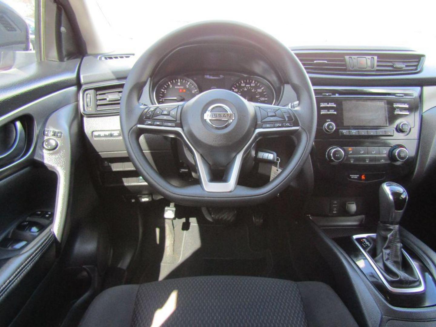 2018 RED NISSAN ROGUE SPORT S (JN1BJ1CP6JW) with an 2.0L engine, Continuously Variable transmission, located at 830 E. Canino Rd., Houston, TX, 77037, (281) 405-0440, 38.358219, -81.729942 - Photo#19