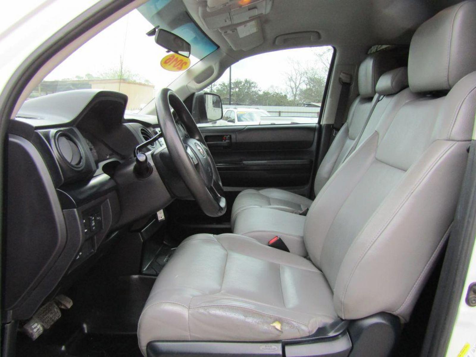 2016 WHITE TOYOTA TUNDRA DOUBLE CAB SR/SR5 (5TFRM5F14GX) with an 4.6L engine, Automatic transmission, located at 830 E. Canino Rd., Houston, TX, 77037, (281) 405-0440, 38.358219, -81.729942 - Photo #13