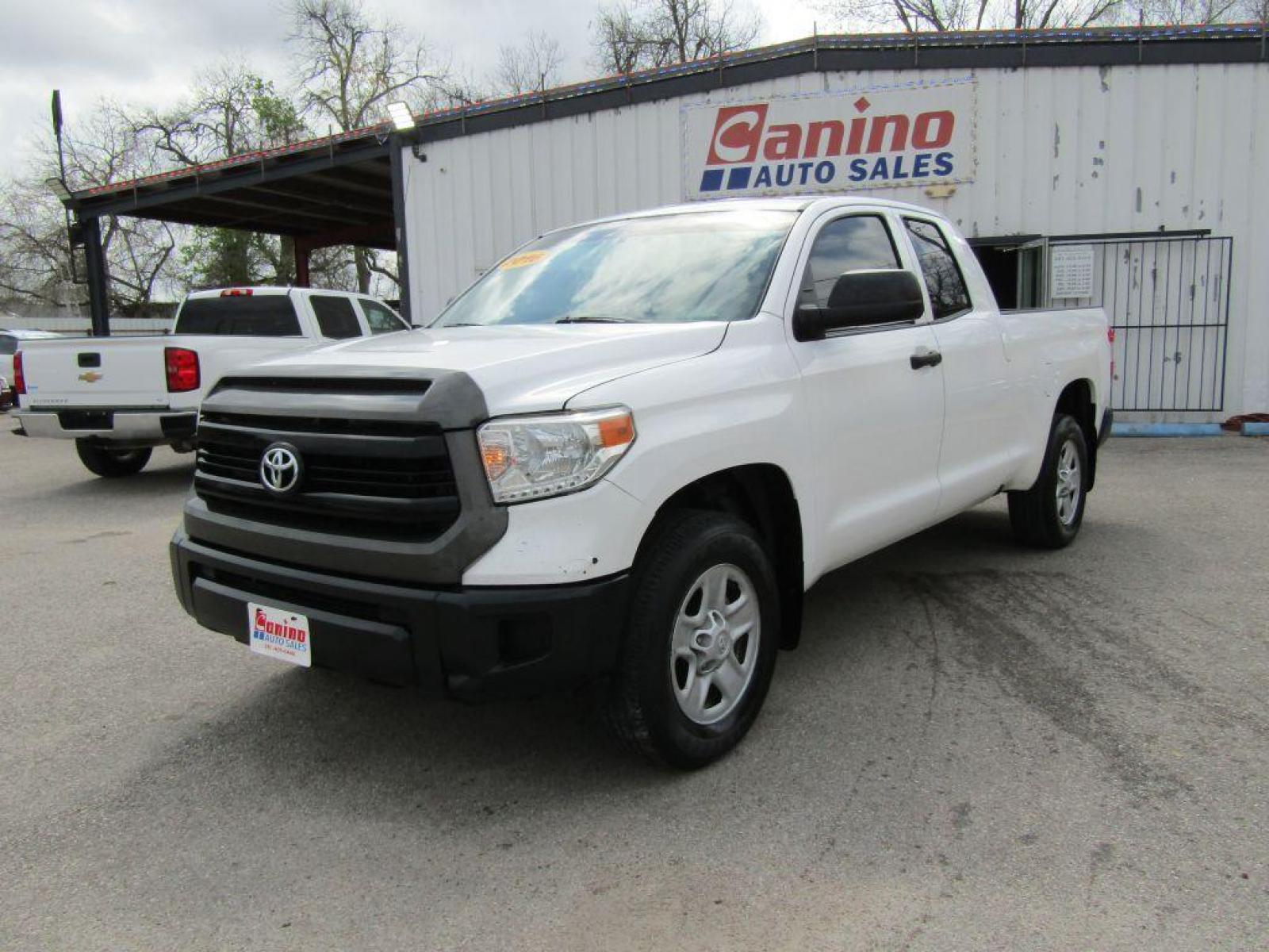 2016 WHITE TOYOTA TUNDRA DOUBLE CAB SR/SR5 (5TFRM5F14GX) with an 4.6L engine, Automatic transmission, located at 830 E. Canino Rd., Houston, TX, 77037, (281) 405-0440, 38.358219, -81.729942 - Photo #1