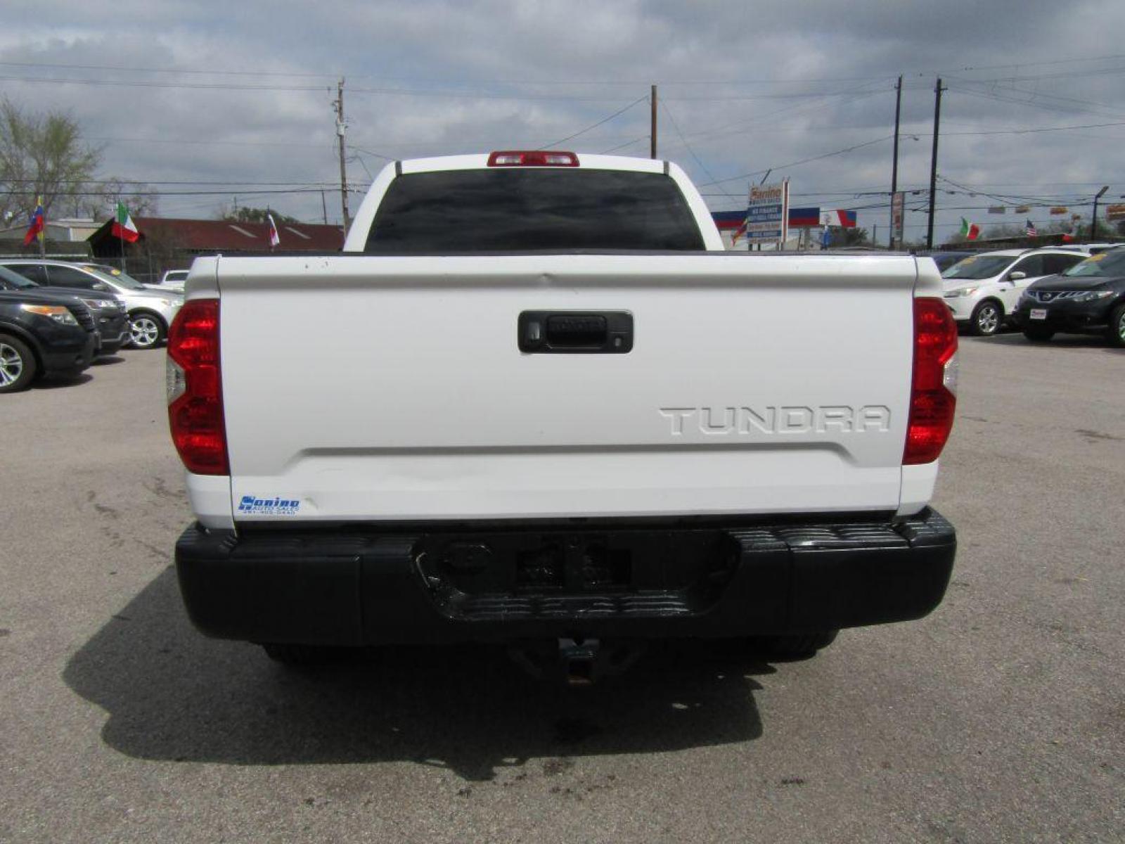 2016 WHITE TOYOTA TUNDRA DOUBLE CAB SR/SR5 (5TFRM5F14GX) with an 4.6L engine, Automatic transmission, located at 830 E. Canino Rd., Houston, TX, 77037, (281) 405-0440, 38.358219, -81.729942 - Photo #3