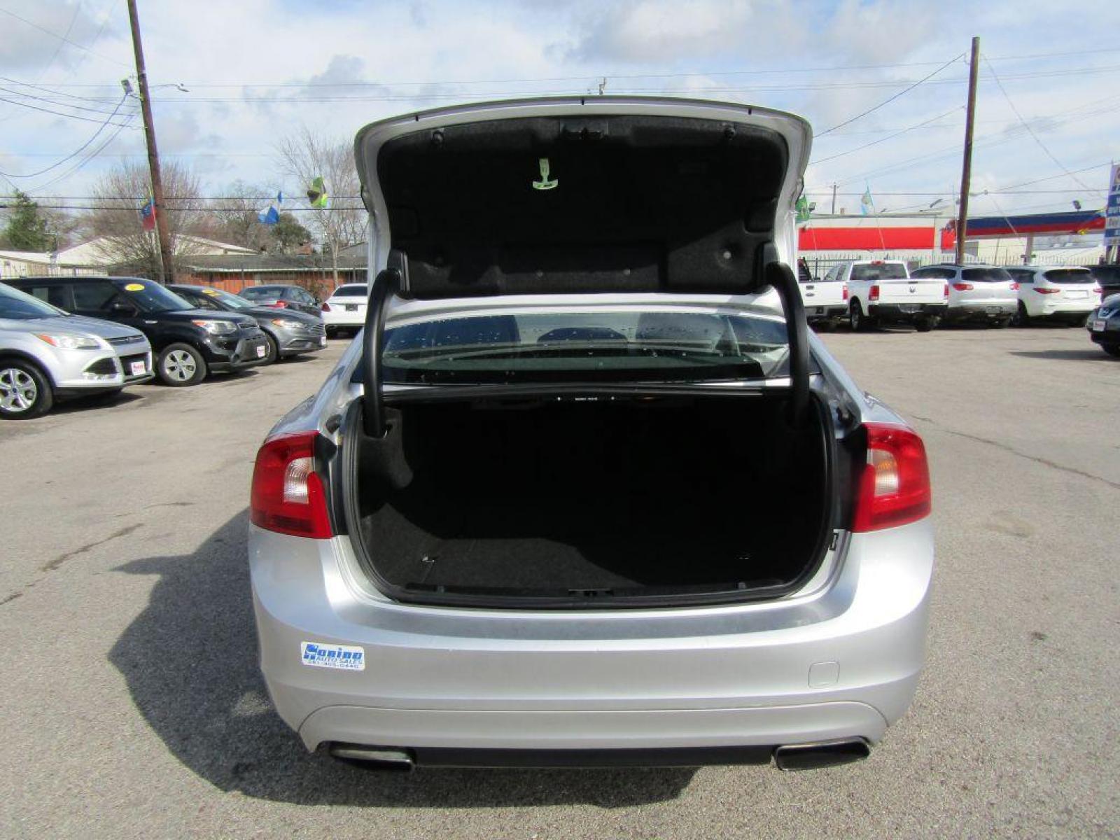 2015 SILVER VOLVO S60 PREMIER (YV126MFK3F1) with an 2.0L engine, Automatic transmission, located at 830 E. Canino Rd., Houston, TX, 77037, (281) 405-0440, 38.358219, -81.729942 - Photo #12