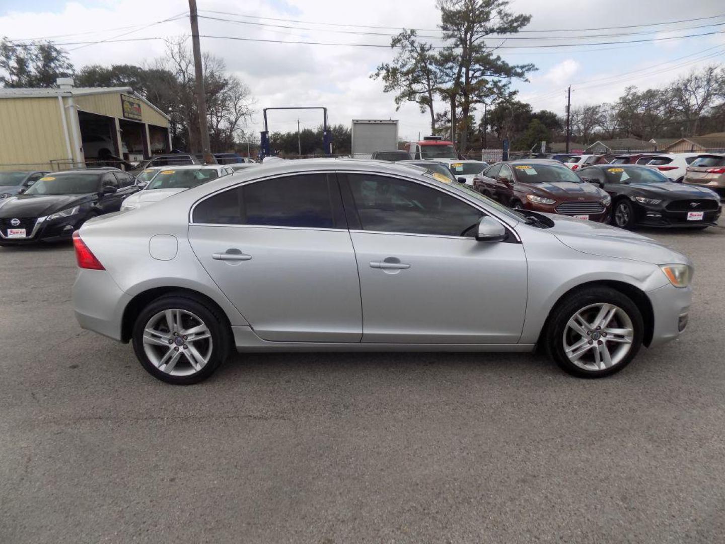 2015 SILVER VOLVO S60 PREMIER (YV126MFK3F1) with an 2.0L engine, Automatic transmission, located at 830 E. Canino Rd., Houston, TX, 77037, (281) 405-0440, 38.358219, -81.729942 - Photo#1