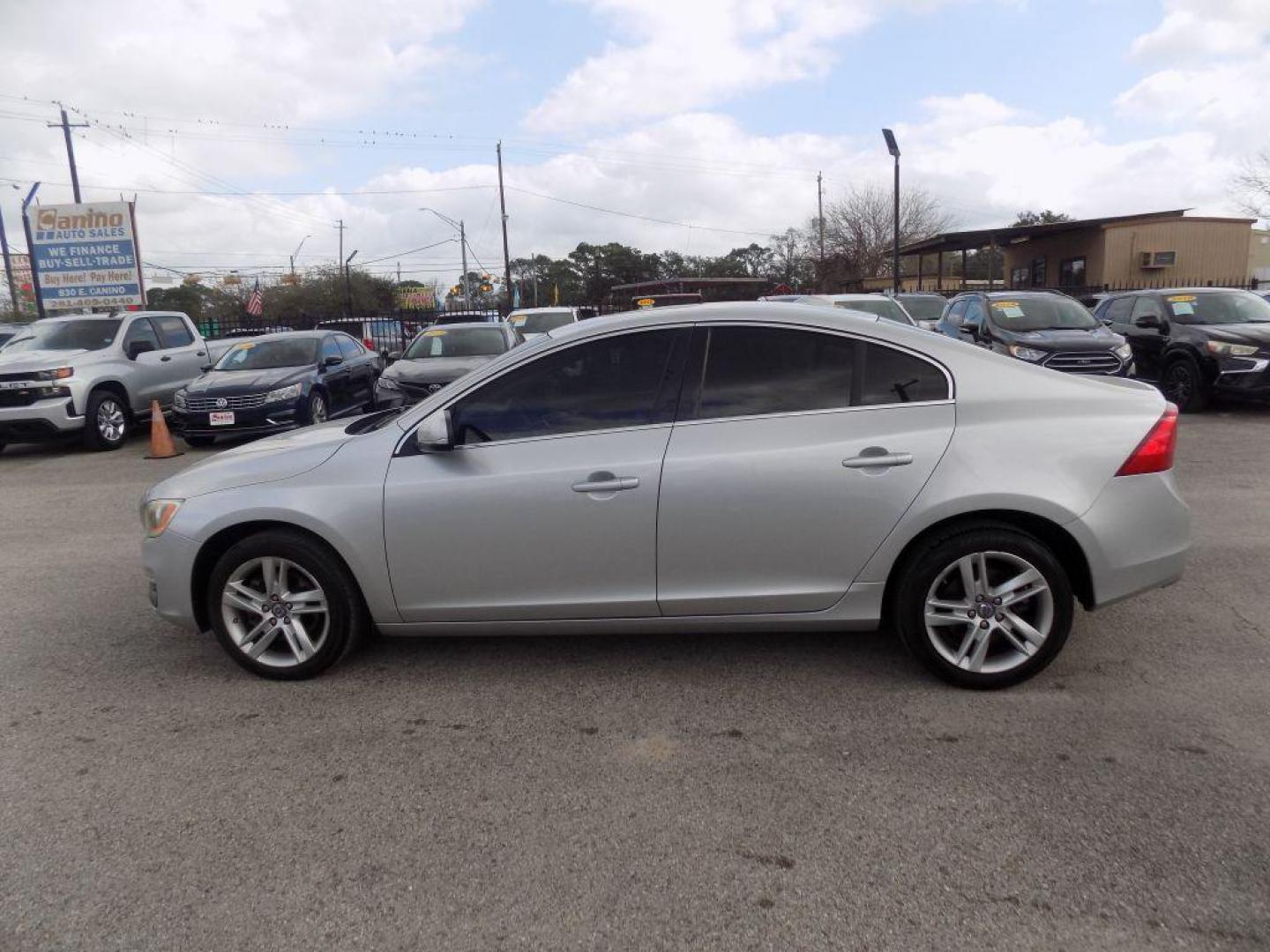 2015 SILVER VOLVO S60 PREMIER (YV126MFK3F1) with an 2.0L engine, Automatic transmission, located at 830 E. Canino Rd., Houston, TX, 77037, (281) 405-0440, 38.358219, -81.729942 - Photo#3