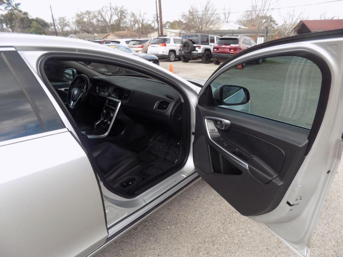 2015 SILVER VOLVO S60 PREMIER (YV126MFK3F1) with an 2.0L engine, Automatic transmission, located at 830 E. Canino Rd., Houston, TX, 77037, (281) 405-0440, 38.358219, -81.729942 - Photo#8