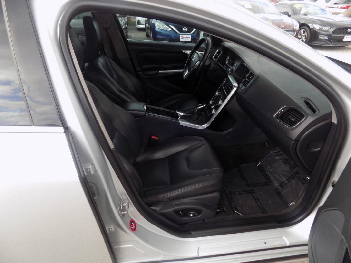 2015 SILVER VOLVO S60 PREMIER (YV126MFK3F1) with an 2.0L engine, Automatic transmission, located at 830 E. Canino Rd., Houston, TX, 77037, (281) 405-0440, 38.358219, -81.729942 - Photo#9