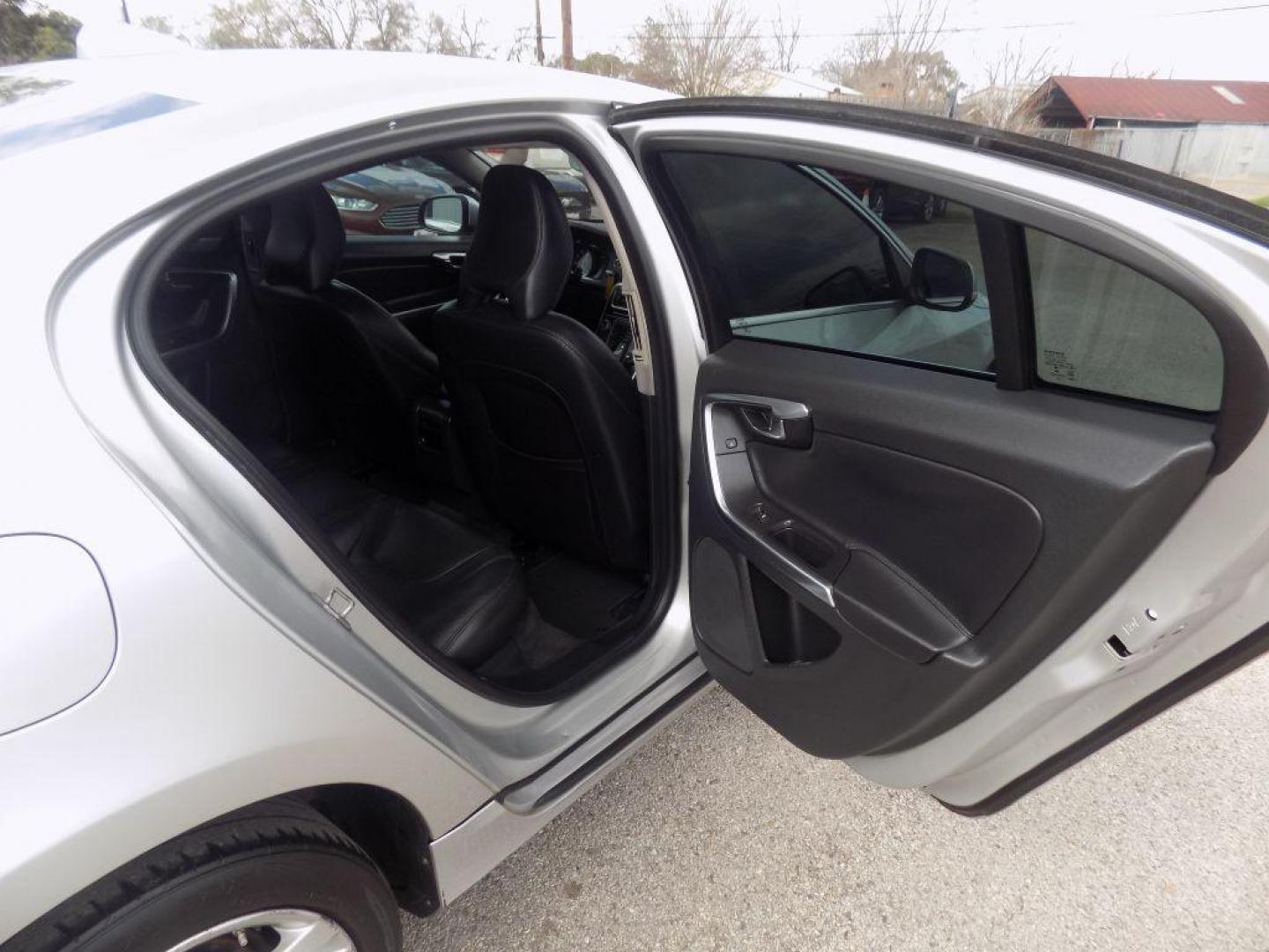 2015 SILVER VOLVO S60 PREMIER (YV126MFK3F1) with an 2.0L engine, Automatic transmission, located at 830 E. Canino Rd., Houston, TX, 77037, (281) 405-0440, 38.358219, -81.729942 - Photo#10