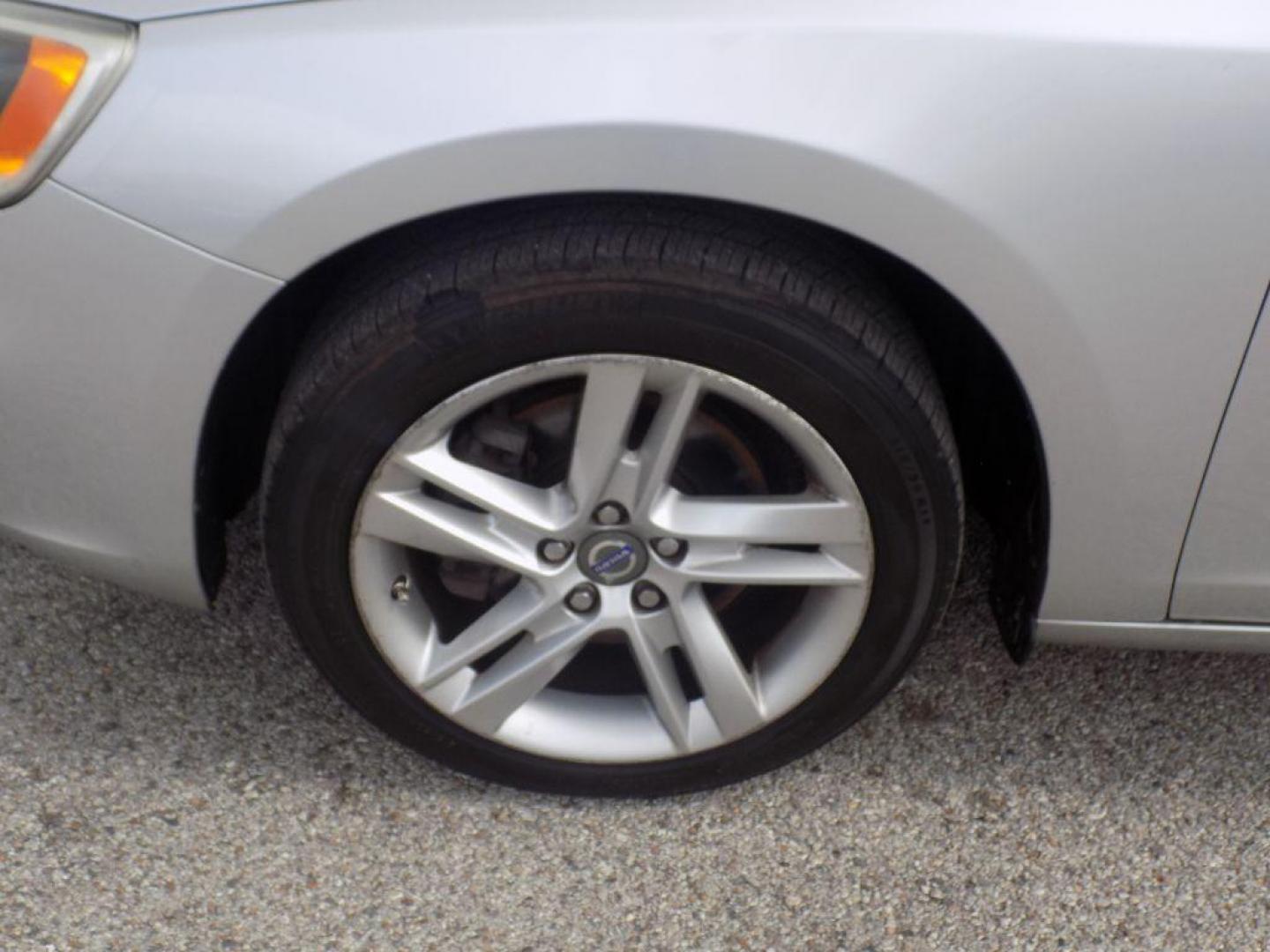 2015 SILVER VOLVO S60 PREMIER (YV126MFK3F1) with an 2.0L engine, Automatic transmission, located at 830 E. Canino Rd., Houston, TX, 77037, (281) 405-0440, 38.358219, -81.729942 - Photo#18