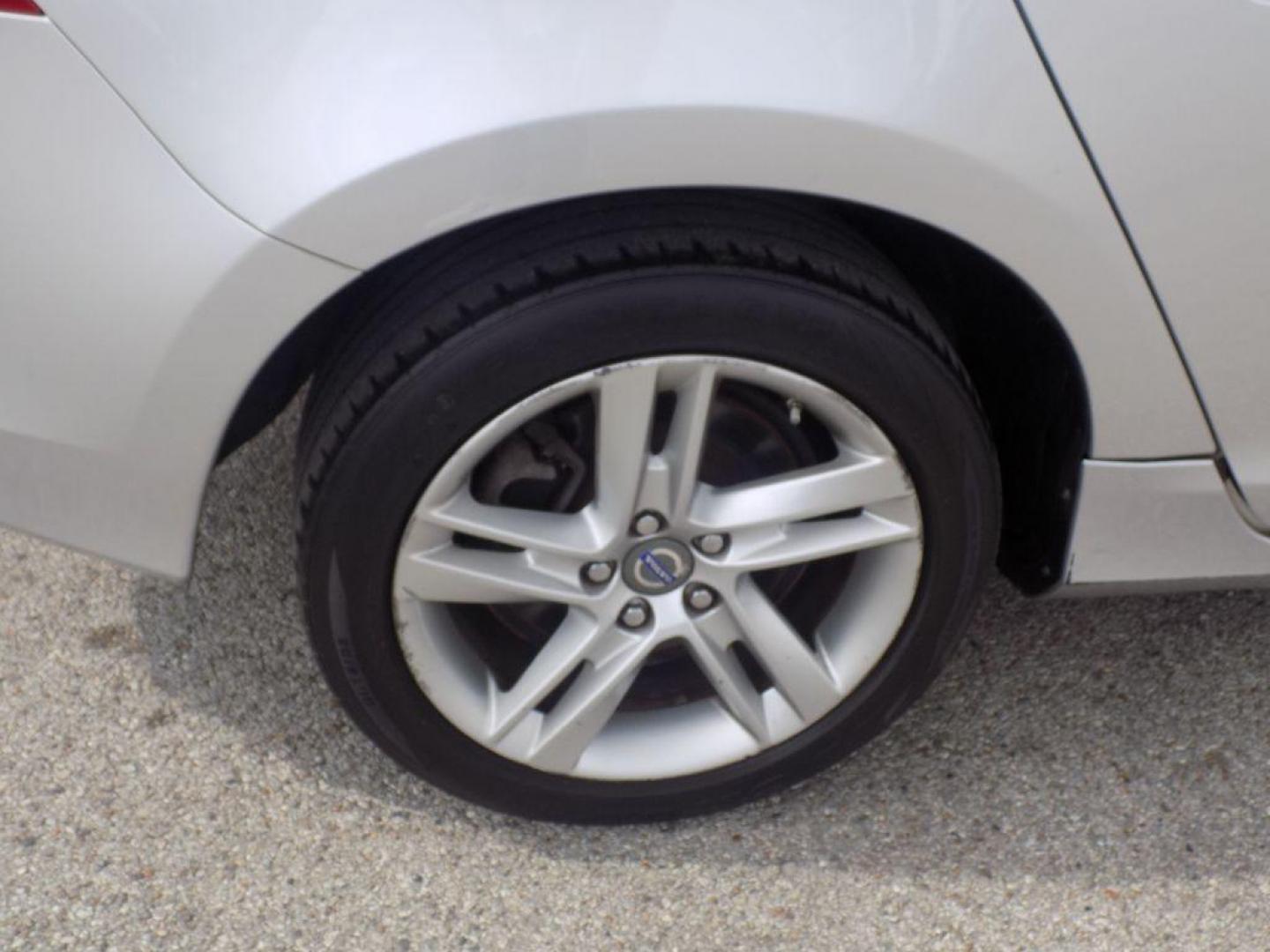 2015 SILVER VOLVO S60 PREMIER (YV126MFK3F1) with an 2.0L engine, Automatic transmission, located at 830 E. Canino Rd., Houston, TX, 77037, (281) 405-0440, 38.358219, -81.729942 - Photo#20