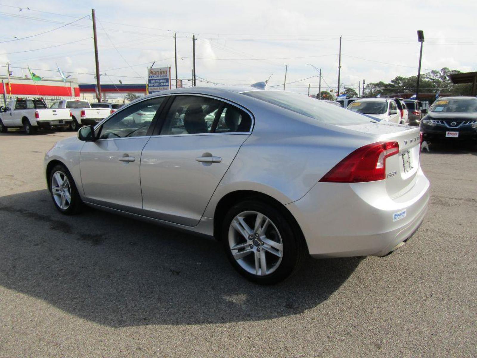 2015 SILVER VOLVO S60 PREMIER (YV126MFK3F1) with an 2.0L engine, Automatic transmission, located at 830 E. Canino Rd., Houston, TX, 77037, (281) 405-0440, 38.358219, -81.729942 - Photo #4