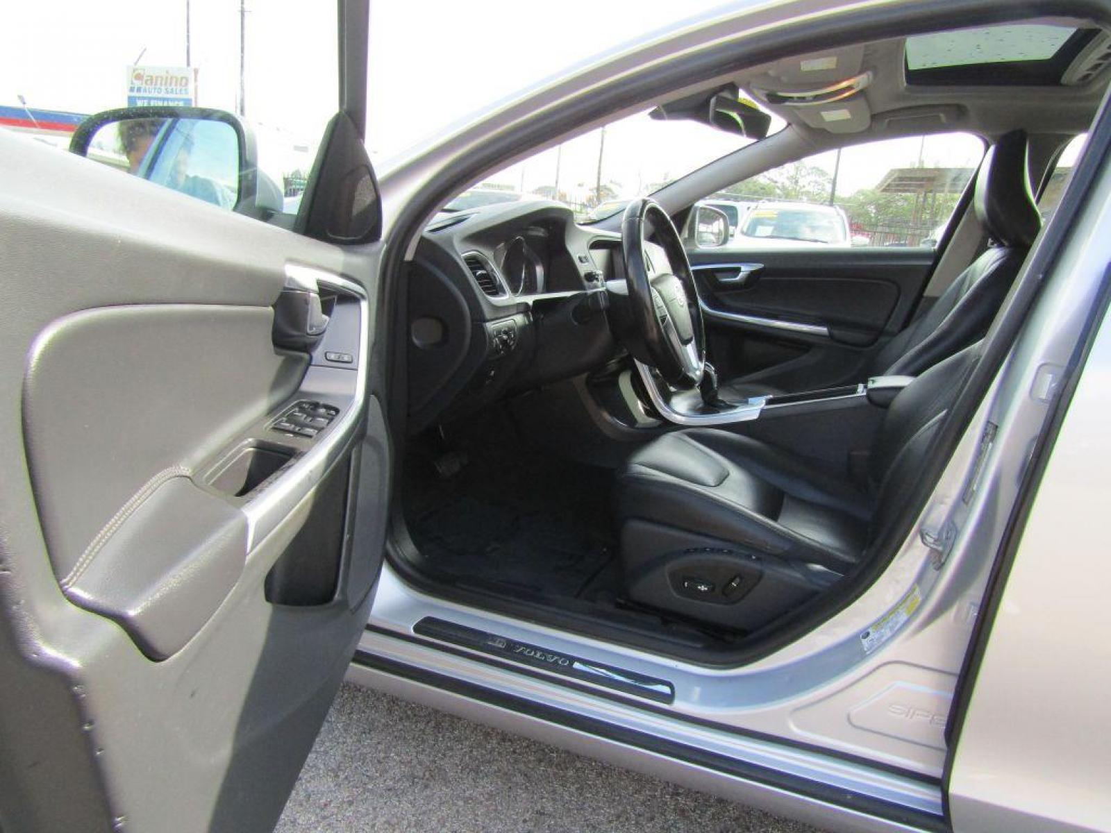 2015 SILVER VOLVO S60 PREMIER (YV126MFK3F1) with an 2.0L engine, Automatic transmission, located at 830 E. Canino Rd., Houston, TX, 77037, (281) 405-0440, 38.358219, -81.729942 - Photo #7