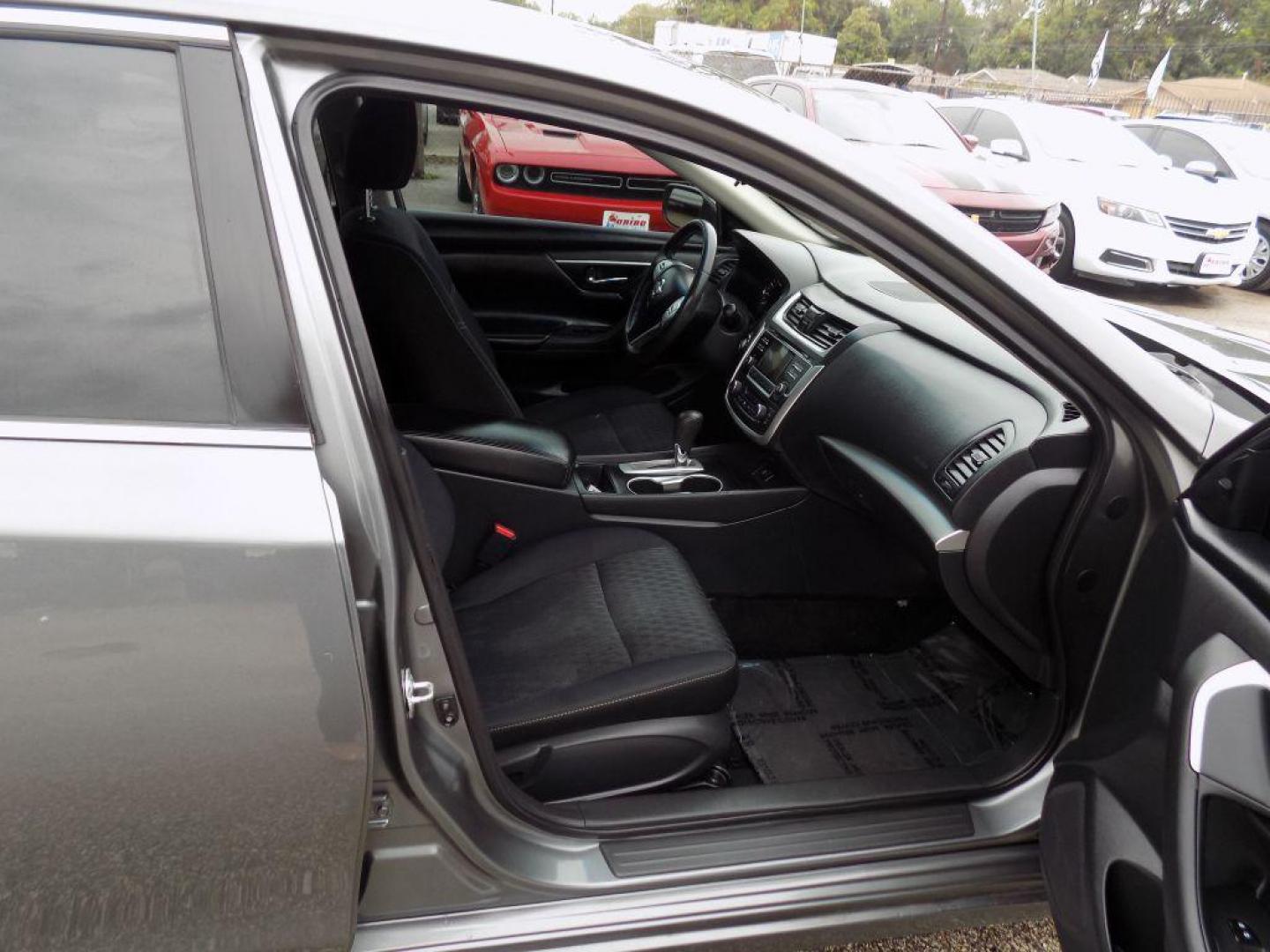 2017 GRAY NISSAN ALTIMA 2.5 (1N4AL3AP3HC) with an 2.5L engine, Continuously Variable transmission, located at 830 E. Canino Rd., Houston, TX, 77037, (281) 405-0440, 38.358219, -81.729942 - Photo#9