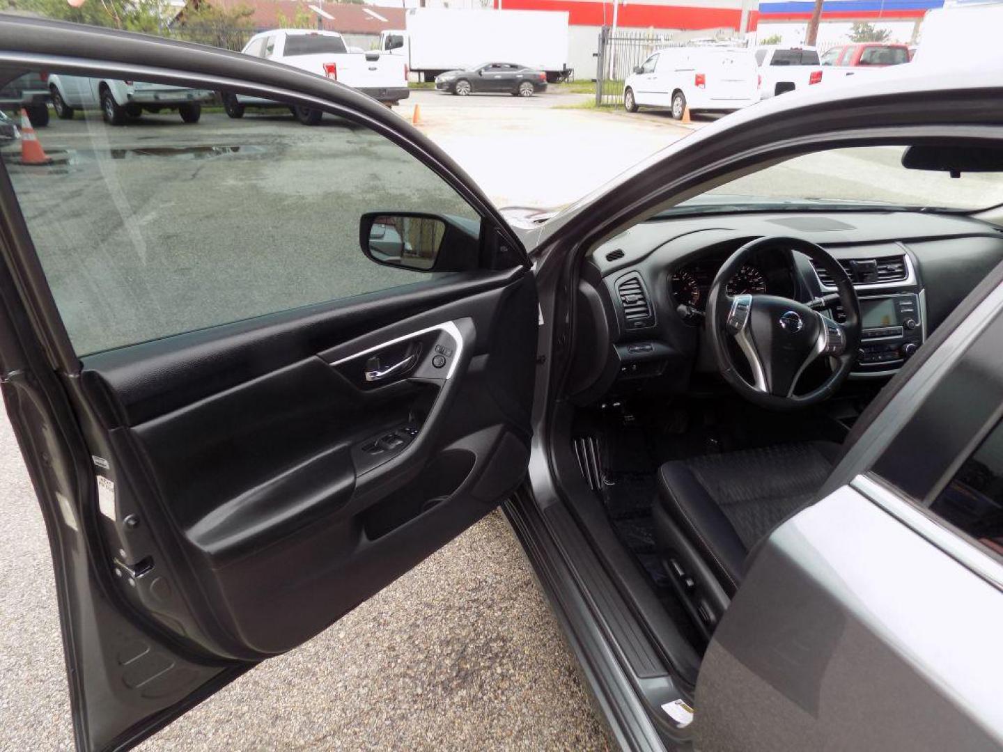2017 GRAY NISSAN ALTIMA 2.5 (1N4AL3AP3HC) with an 2.5L engine, Continuously Variable transmission, located at 830 E. Canino Rd., Houston, TX, 77037, (281) 405-0440, 38.358219, -81.729942 - Photo#15