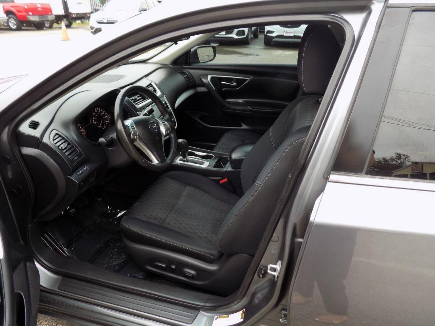 2017 GRAY NISSAN ALTIMA 2.5 (1N4AL3AP3HC) with an 2.5L engine, Continuously Variable transmission, located at 830 E. Canino Rd., Houston, TX, 77037, (281) 405-0440, 38.358219, -81.729942 - Photo#16