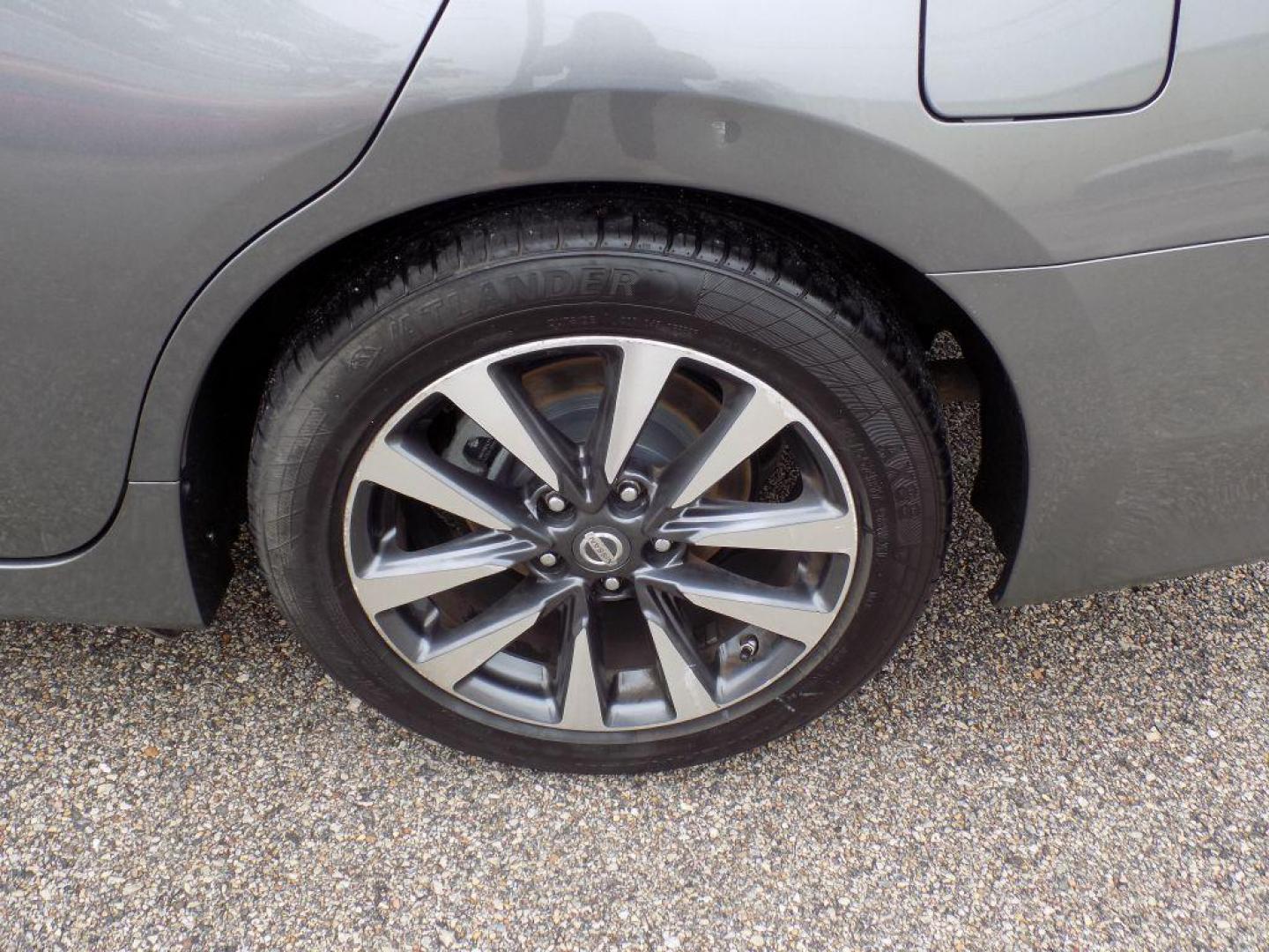 2017 GRAY NISSAN ALTIMA 2.5 (1N4AL3AP3HC) with an 2.5L engine, Continuously Variable transmission, located at 830 E. Canino Rd., Houston, TX, 77037, (281) 405-0440, 38.358219, -81.729942 - Photo#17