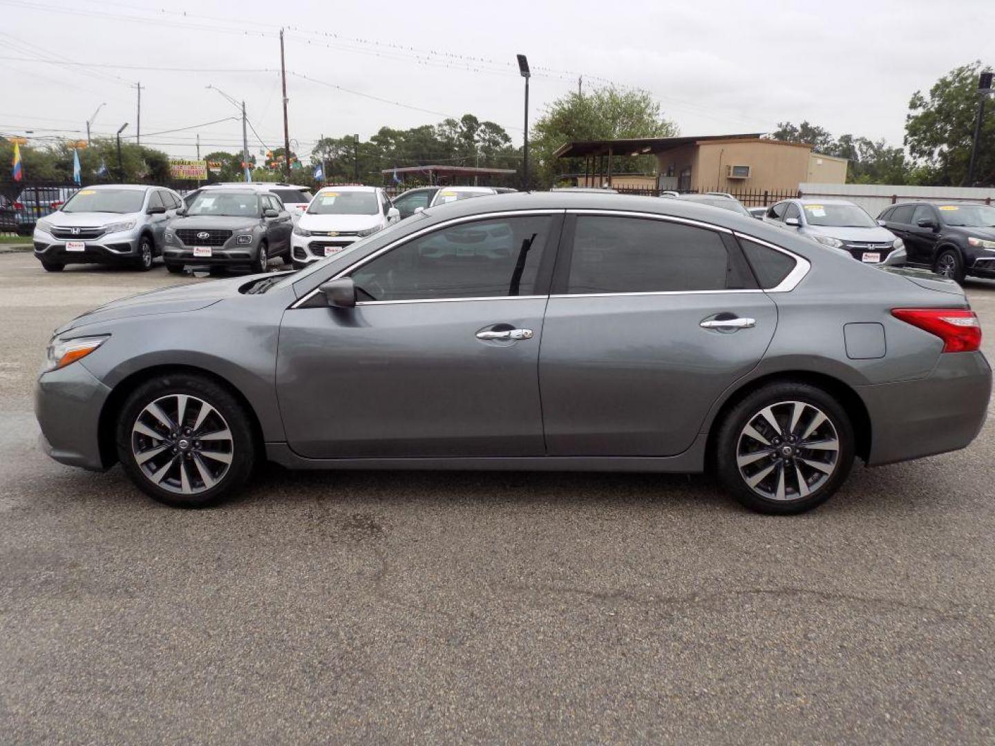 2017 GRAY NISSAN ALTIMA 2.5 (1N4AL3AP3HC) with an 2.5L engine, Continuously Variable transmission, located at 830 E. Canino Rd., Houston, TX, 77037, (281) 405-0440, 38.358219, -81.729942 - Photo#3