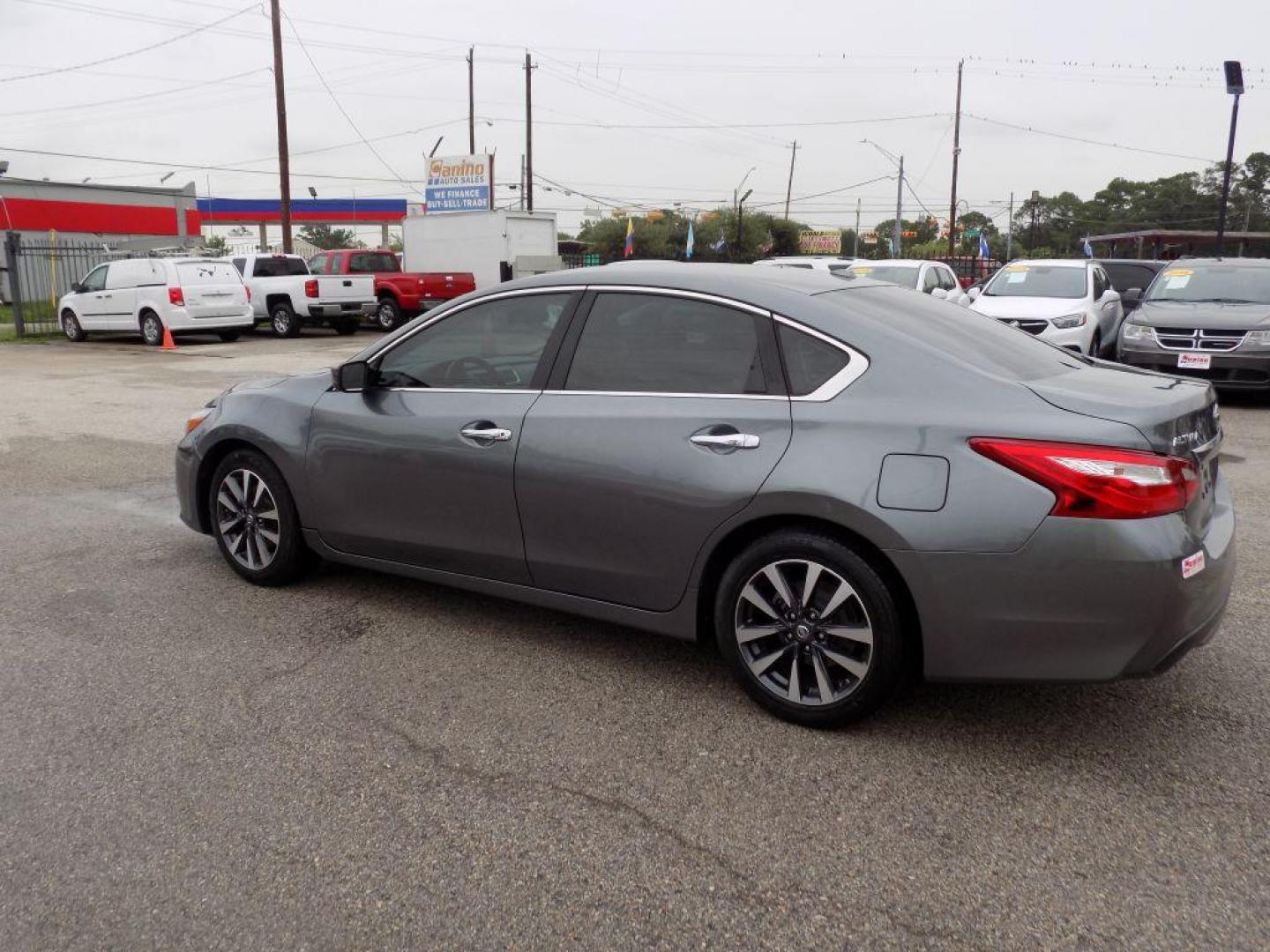 2017 GRAY NISSAN ALTIMA 2.5 (1N4AL3AP3HC) with an 2.5L engine, Continuously Variable transmission, located at 830 E. Canino Rd., Houston, TX, 77037, (281) 405-0440, 38.358219, -81.729942 - Photo#4