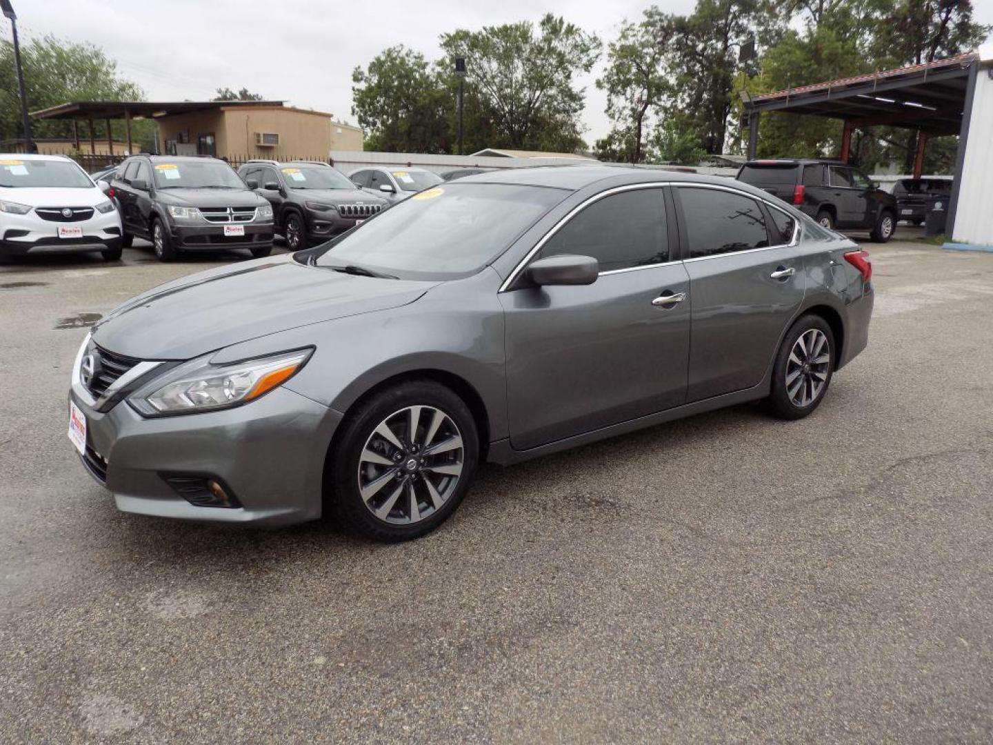 2017 GRAY NISSAN ALTIMA 2.5 (1N4AL3AP3HC) with an 2.5L engine, Continuously Variable transmission, located at 830 E. Canino Rd., Houston, TX, 77037, (281) 405-0440, 38.358219, -81.729942 - Photo#5