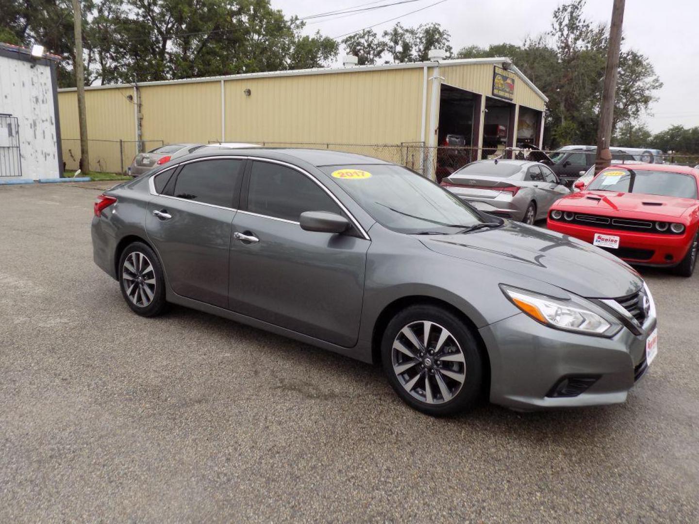 2017 GRAY NISSAN ALTIMA 2.5 (1N4AL3AP3HC) with an 2.5L engine, Continuously Variable transmission, located at 830 E. Canino Rd., Houston, TX, 77037, (281) 405-0440, 38.358219, -81.729942 - Photo#6