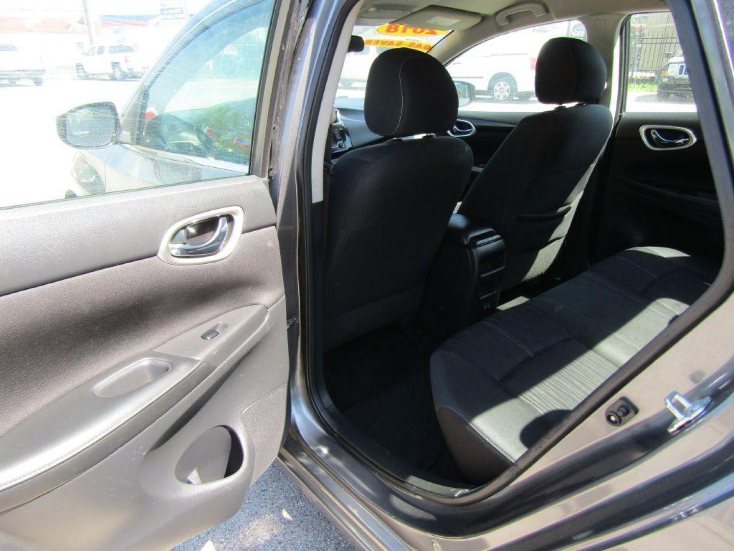2018 GRAY NISSAN SENTRA S (3N1AB7AP5JL) with an 1.8L engine, Continuously Variable transmission, located at 830 E. Canino Rd., Houston, TX, 77037, (281) 405-0440, 38.358219, -81.729942 - PAGOS COMODOS, ENGANCHES COMODOS. FINANCIAMIENTO RAPIDO Y FACIL. BUEN CREDITO, MAL CREDITO, COMPRADOR POR PRIMERA VES O NO LICENCIA, CANINO AUTO SALES TE PUEDE AYUDAR! LLAMA/TEXTO O VISITANOS HOY MISMO (281) 405-0440 ESTAMOS LOCALIZADOS EN 830 E. CANINO RD. (ESQUINA CON AIRLINE) HOUSTON, TEXAS - Photo#9