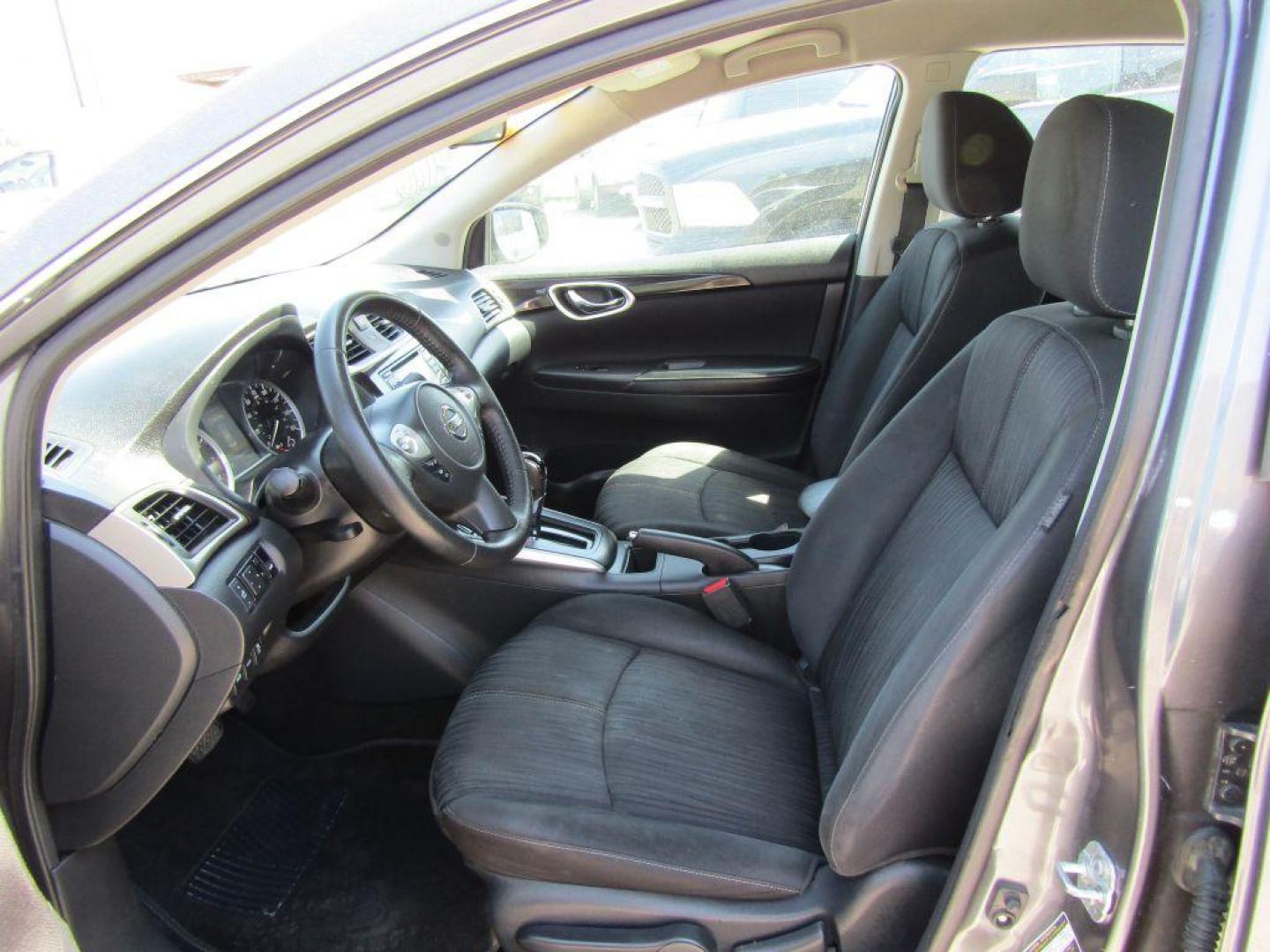 2018 GRAY NISSAN SENTRA S (3N1AB7AP5JL) with an 1.8L engine, Continuously Variable transmission, located at 830 E. Canino Rd., Houston, TX, 77037, (281) 405-0440, 38.358219, -81.729942 - PAGOS COMODOS, ENGANCHES COMODOS. FINANCIAMIENTO RAPIDO Y FACIL. BUEN CREDITO, MAL CREDITO, COMPRADOR POR PRIMERA VES O NO LICENCIA, CANINO AUTO SALES TE PUEDE AYUDAR! LLAMA/TEXTO O VISITANOS HOY MISMO (281) 405-0440 ESTAMOS LOCALIZADOS EN 830 E. CANINO RD. (ESQUINA CON AIRLINE) HOUSTON, TEXAS - Photo#12