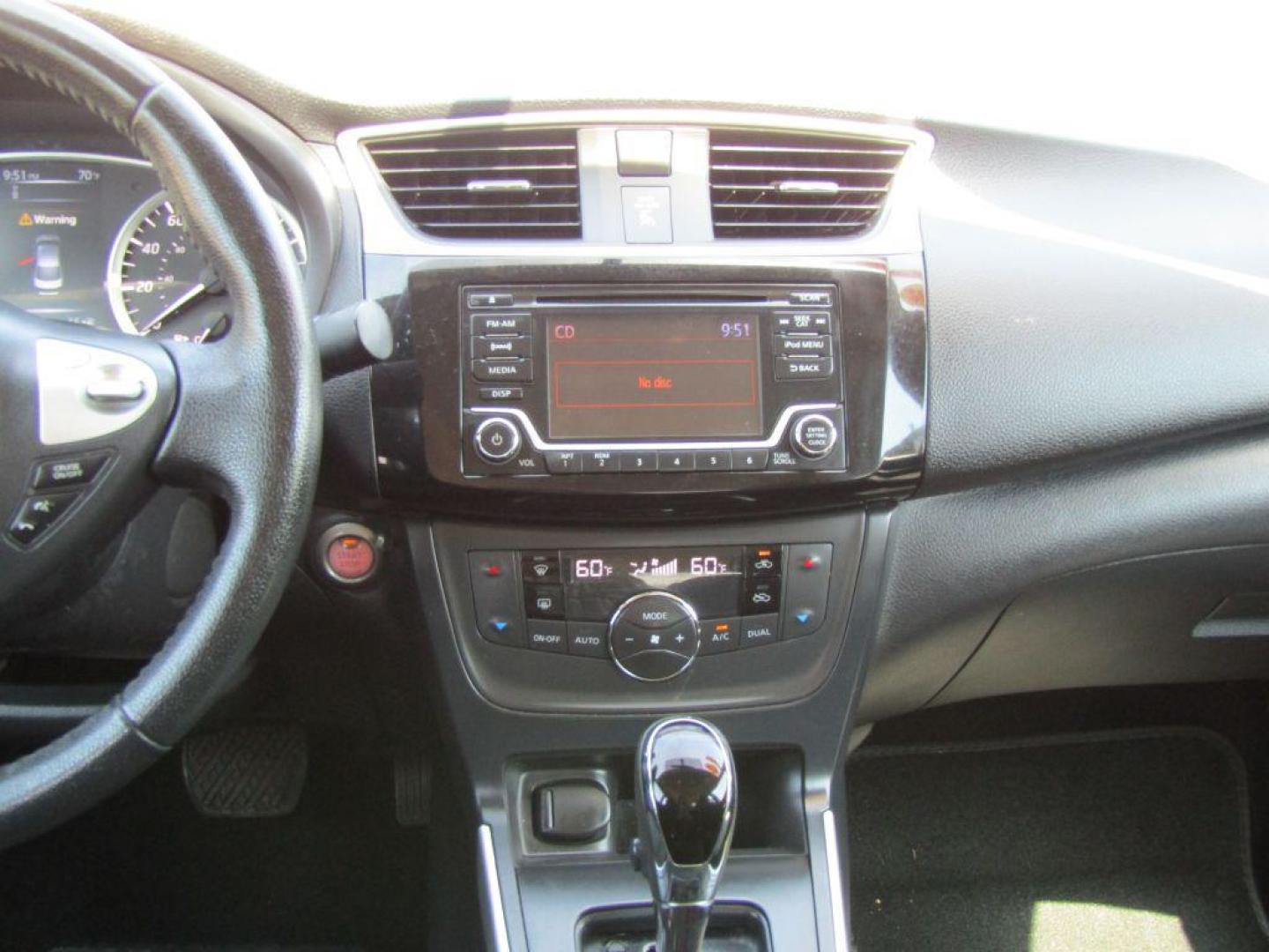 2018 GRAY NISSAN SENTRA S (3N1AB7AP5JL) with an 1.8L engine, Continuously Variable transmission, located at 830 E. Canino Rd., Houston, TX, 77037, (281) 405-0440, 38.358219, -81.729942 - PAGOS COMODOS, ENGANCHES COMODOS. FINANCIAMIENTO RAPIDO Y FACIL. BUEN CREDITO, MAL CREDITO, COMPRADOR POR PRIMERA VES O NO LICENCIA, CANINO AUTO SALES TE PUEDE AYUDAR! LLAMA/TEXTO O VISITANOS HOY MISMO (281) 405-0440 ESTAMOS LOCALIZADOS EN 830 E. CANINO RD. (ESQUINA CON AIRLINE) HOUSTON, TEXAS - Photo#16