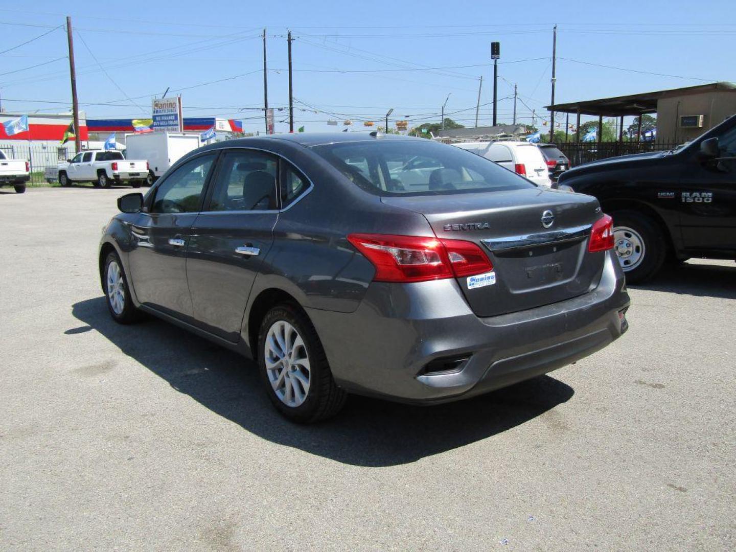 2018 GRAY NISSAN SENTRA S (3N1AB7AP5JL) with an 1.8L engine, Continuously Variable transmission, located at 830 E. Canino Rd., Houston, TX, 77037, (281) 405-0440, 38.358219, -81.729942 - PAGOS COMODOS, ENGANCHES COMODOS. FINANCIAMIENTO RAPIDO Y FACIL. BUEN CREDITO, MAL CREDITO, COMPRADOR POR PRIMERA VES O NO LICENCIA, CANINO AUTO SALES TE PUEDE AYUDAR! LLAMA/TEXTO O VISITANOS HOY MISMO (281) 405-0440 ESTAMOS LOCALIZADOS EN 830 E. CANINO RD. (ESQUINA CON AIRLINE) HOUSTON, TEXAS - Photo#2