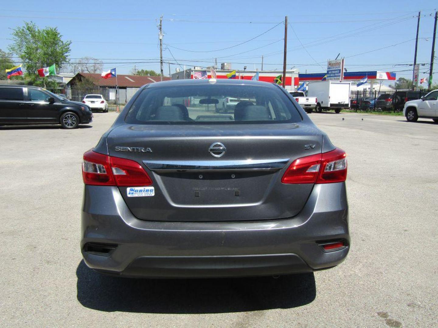 2018 GRAY NISSAN SENTRA S (3N1AB7AP5JL) with an 1.8L engine, Continuously Variable transmission, located at 830 E. Canino Rd., Houston, TX, 77037, (281) 405-0440, 38.358219, -81.729942 - PAGOS COMODOS, ENGANCHES COMODOS. FINANCIAMIENTO RAPIDO Y FACIL. BUEN CREDITO, MAL CREDITO, COMPRADOR POR PRIMERA VES O NO LICENCIA, CANINO AUTO SALES TE PUEDE AYUDAR! LLAMA/TEXTO O VISITANOS HOY MISMO (281) 405-0440 ESTAMOS LOCALIZADOS EN 830 E. CANINO RD. (ESQUINA CON AIRLINE) HOUSTON, TEXAS - Photo#3